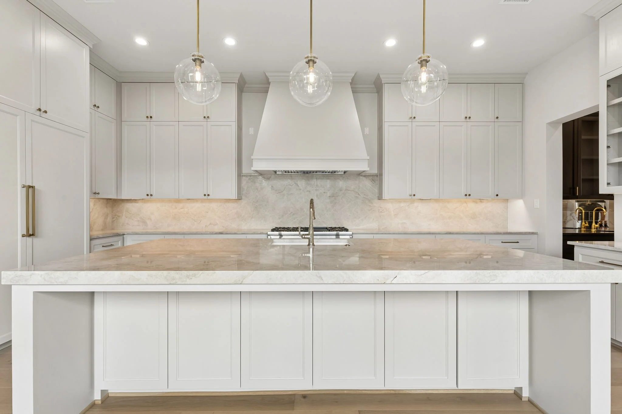 702 E 8th - Kitchen 2.jpg