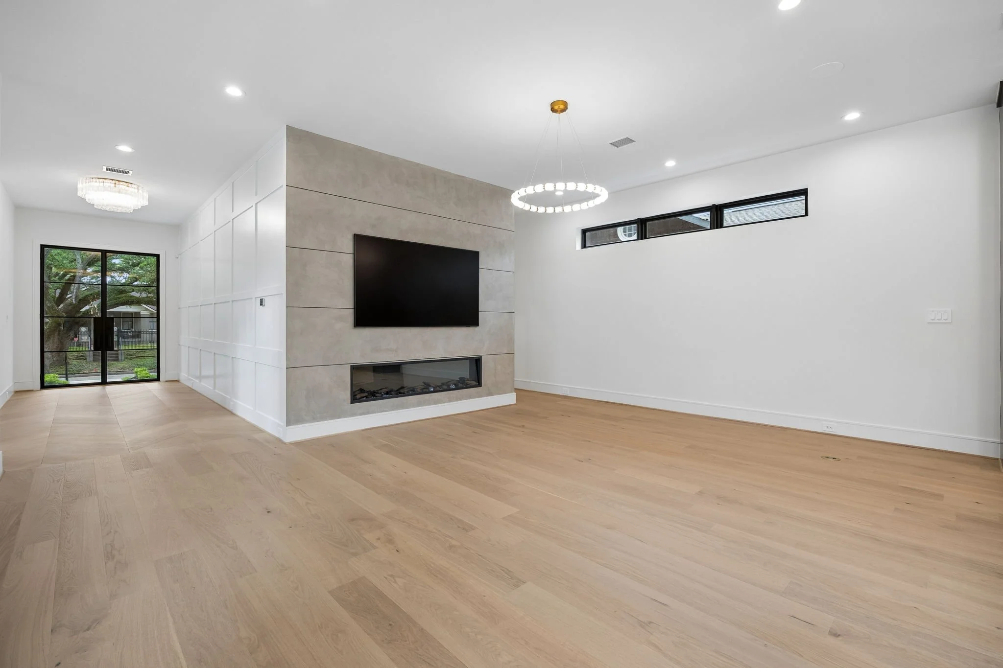1001 East 7 1/2 Living Room 1