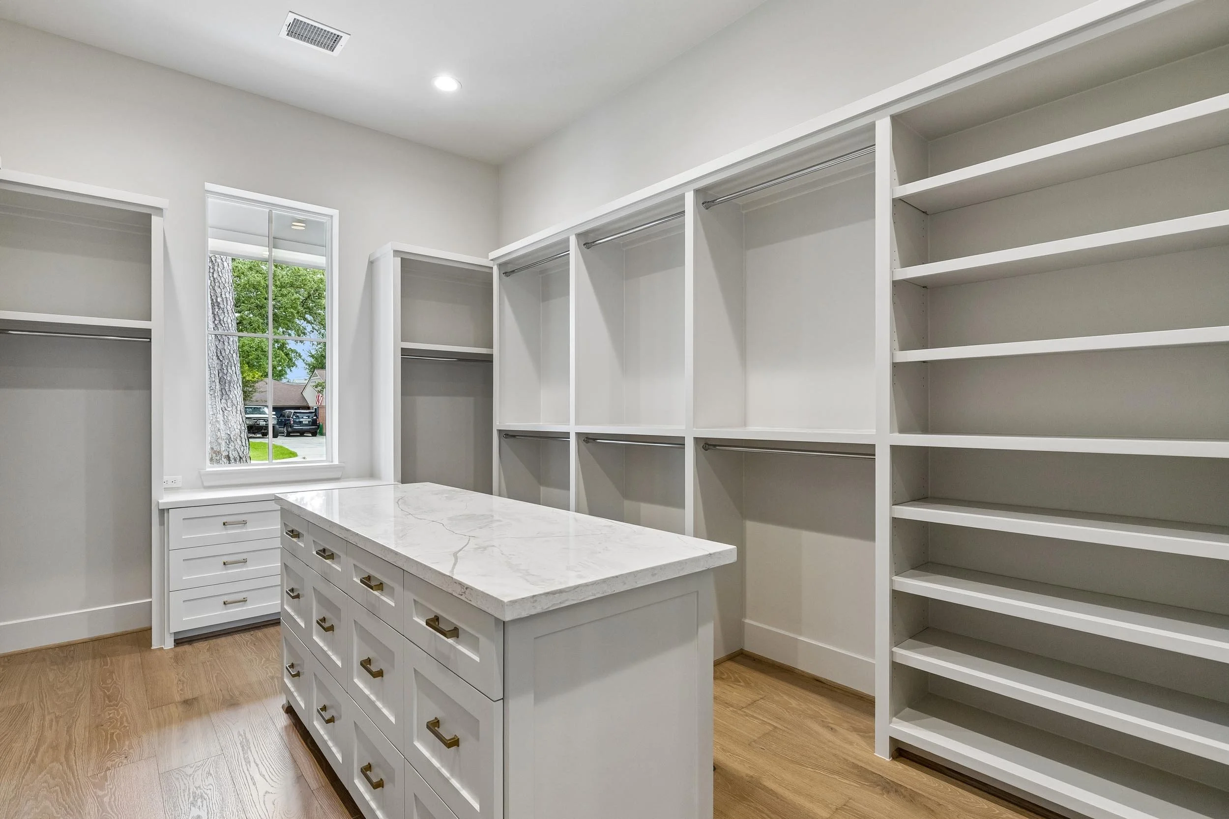 8715 Winningham Primary Closet