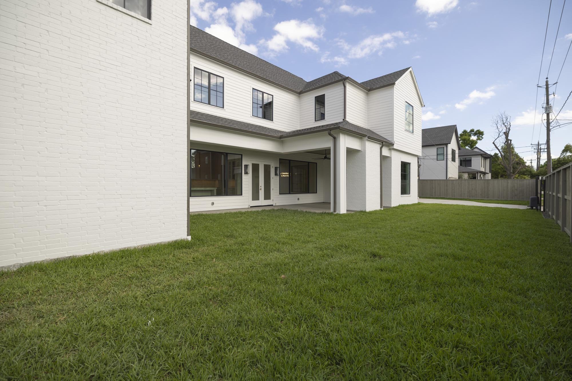 702 8th st - BACKYARD - 01.jpg