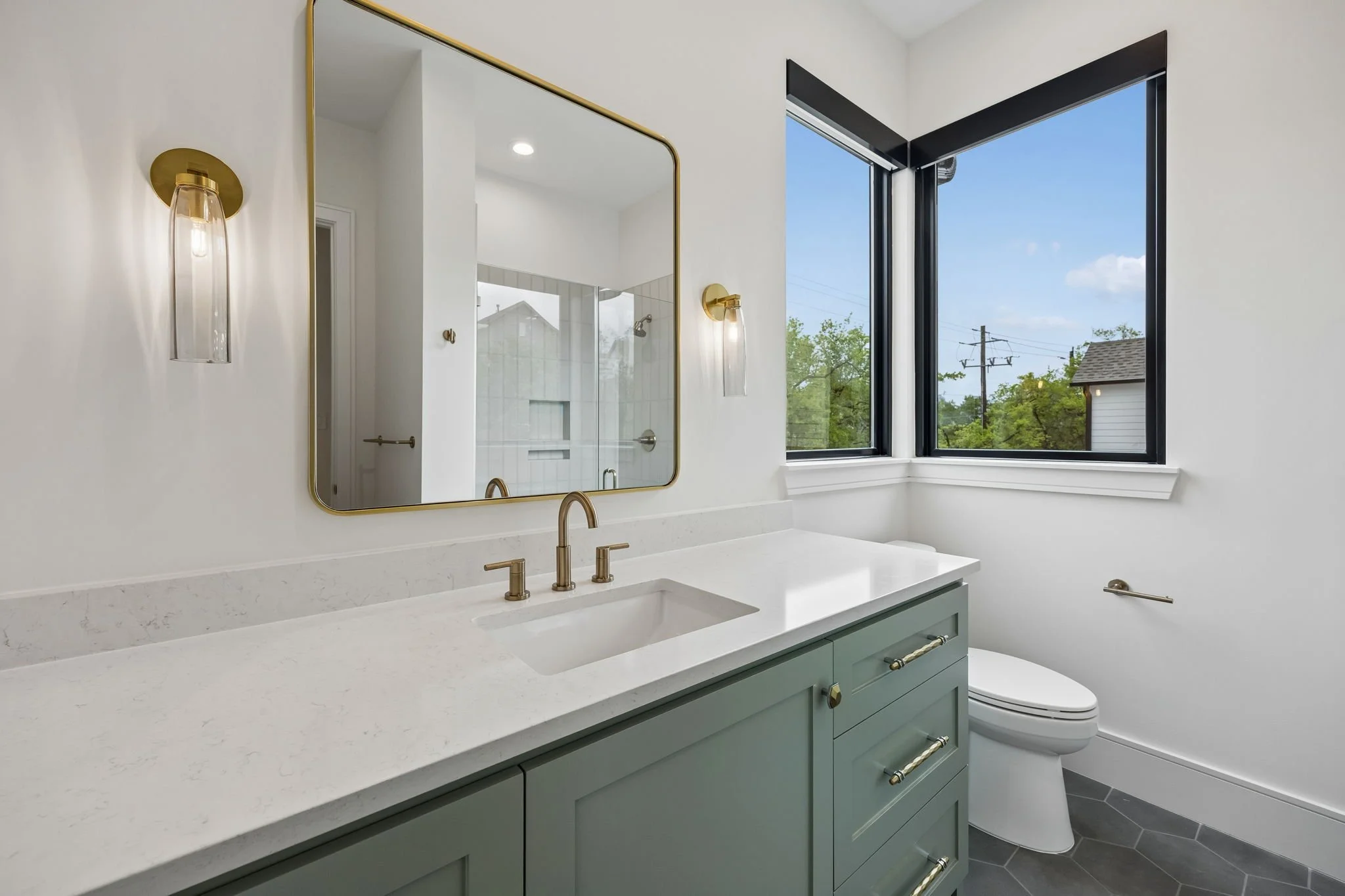1001 East 7 1/2 Secondary Bath