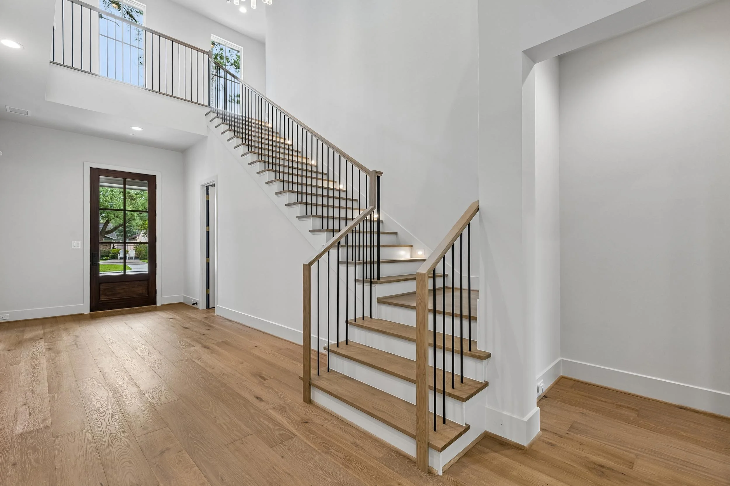 8715 Winningham Foyer 3