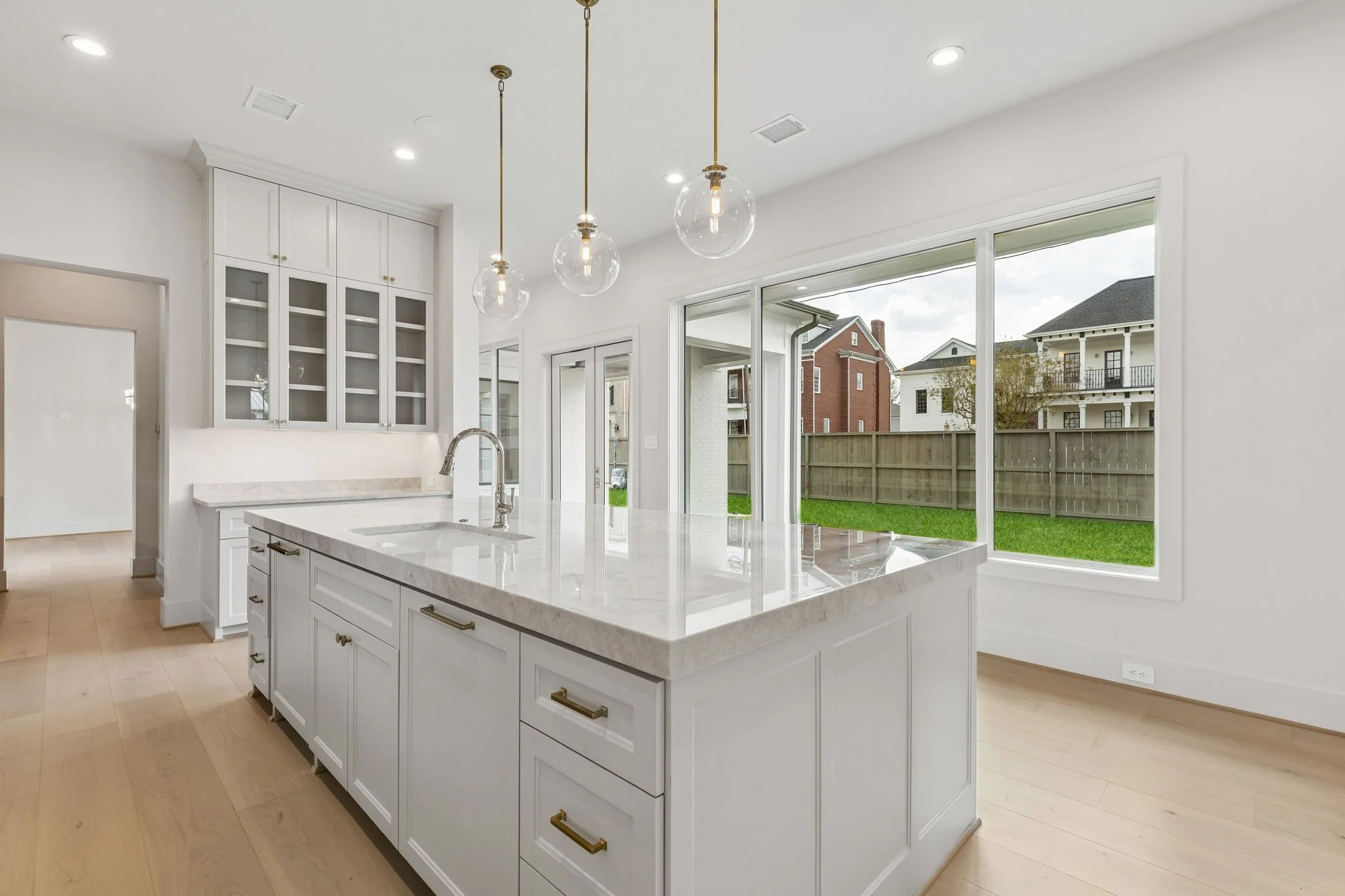 702 E 8th - Kitchen 5.jpg