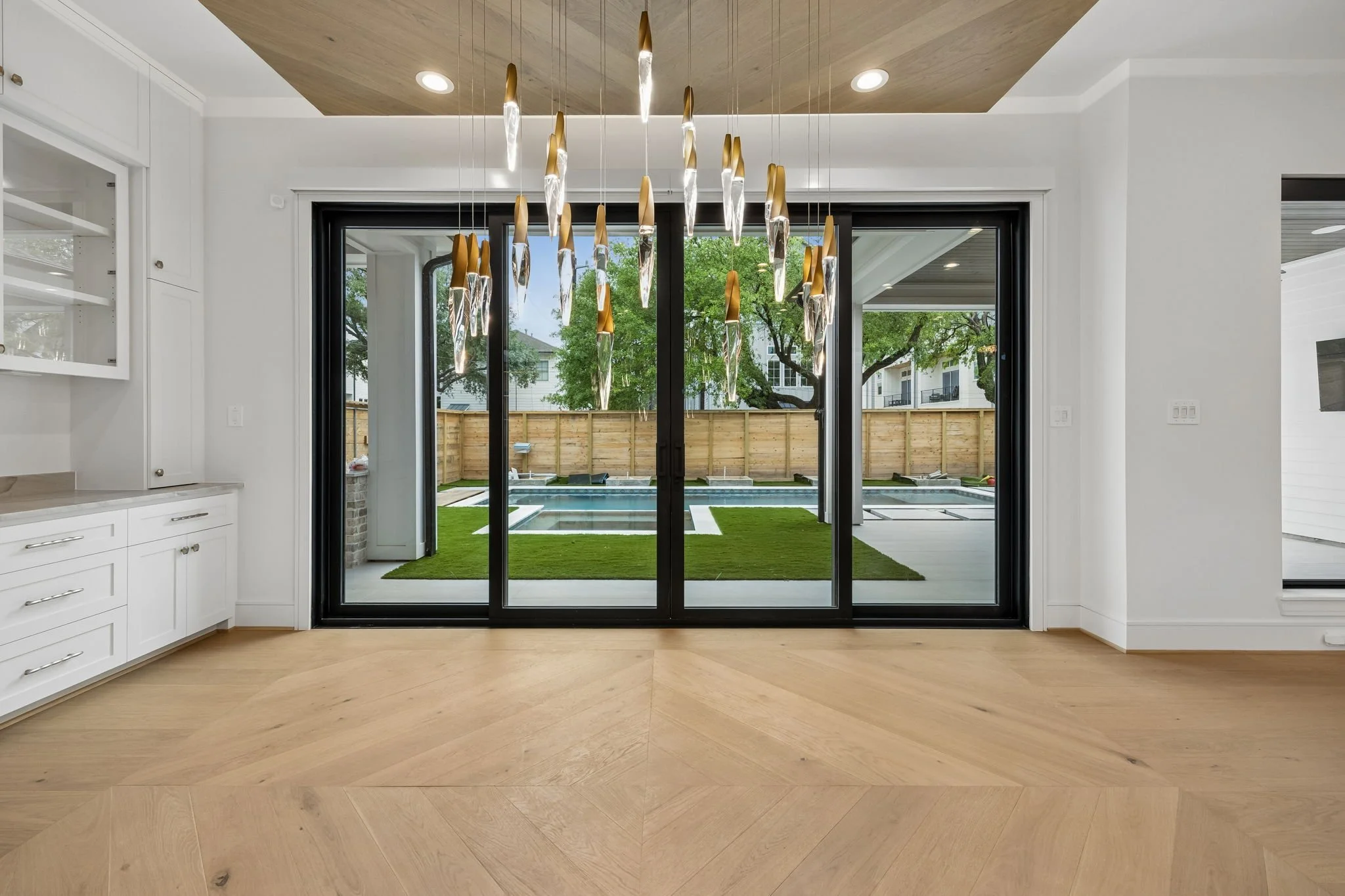 1001 East 7 1/2 Dining Room III