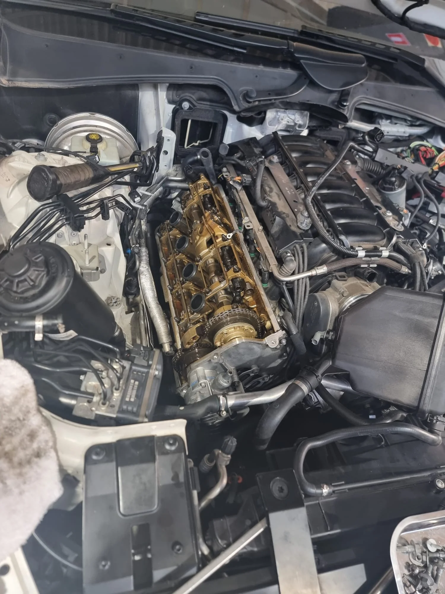 BMW 650i Rocker Cover Gasket Replacement