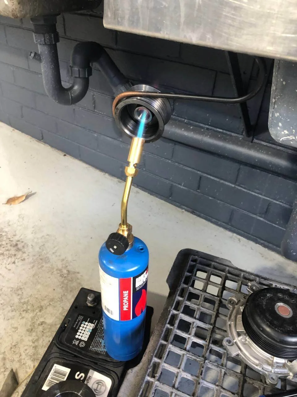 Pulley upgrade on 3 litre Audi supercharger 04.jpg