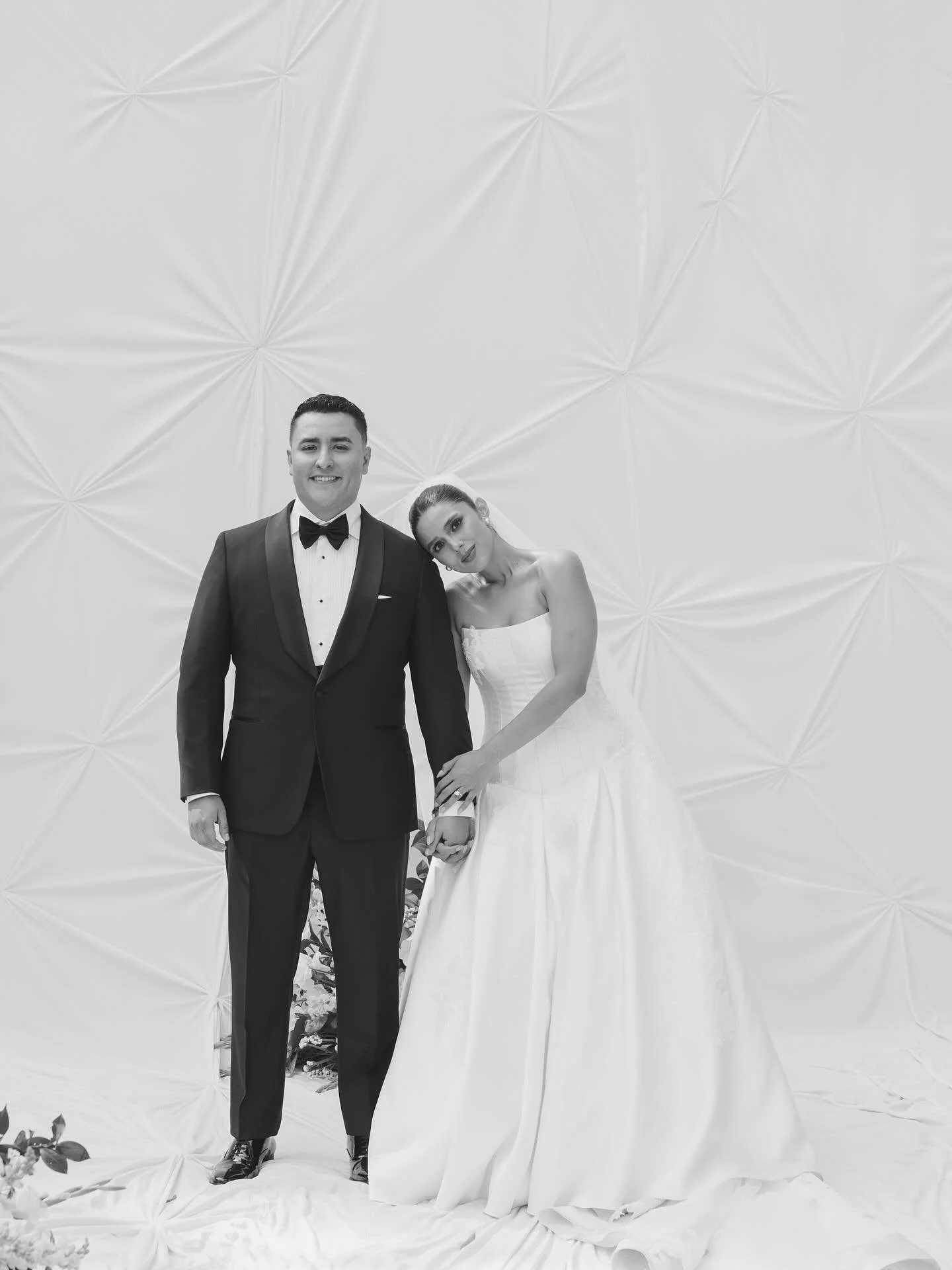 A dreamy wedding with a truly timeless aesthetic.

@salon_benavento 
@katweddingplanner 
@vivianaurreabridal 
@sofiav_makeup