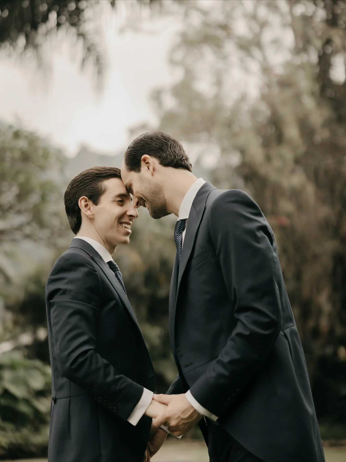 He escuchado mil historias de amor pero Edu y Migue me recordaron que cuando el amor es profundo rompe cualquier obst&aacute;culo.
Que el amor es aquel motor que nos hace respirar, dormir tranquilos y gozar cada minuto en la tierra.
As&iacute; deber&