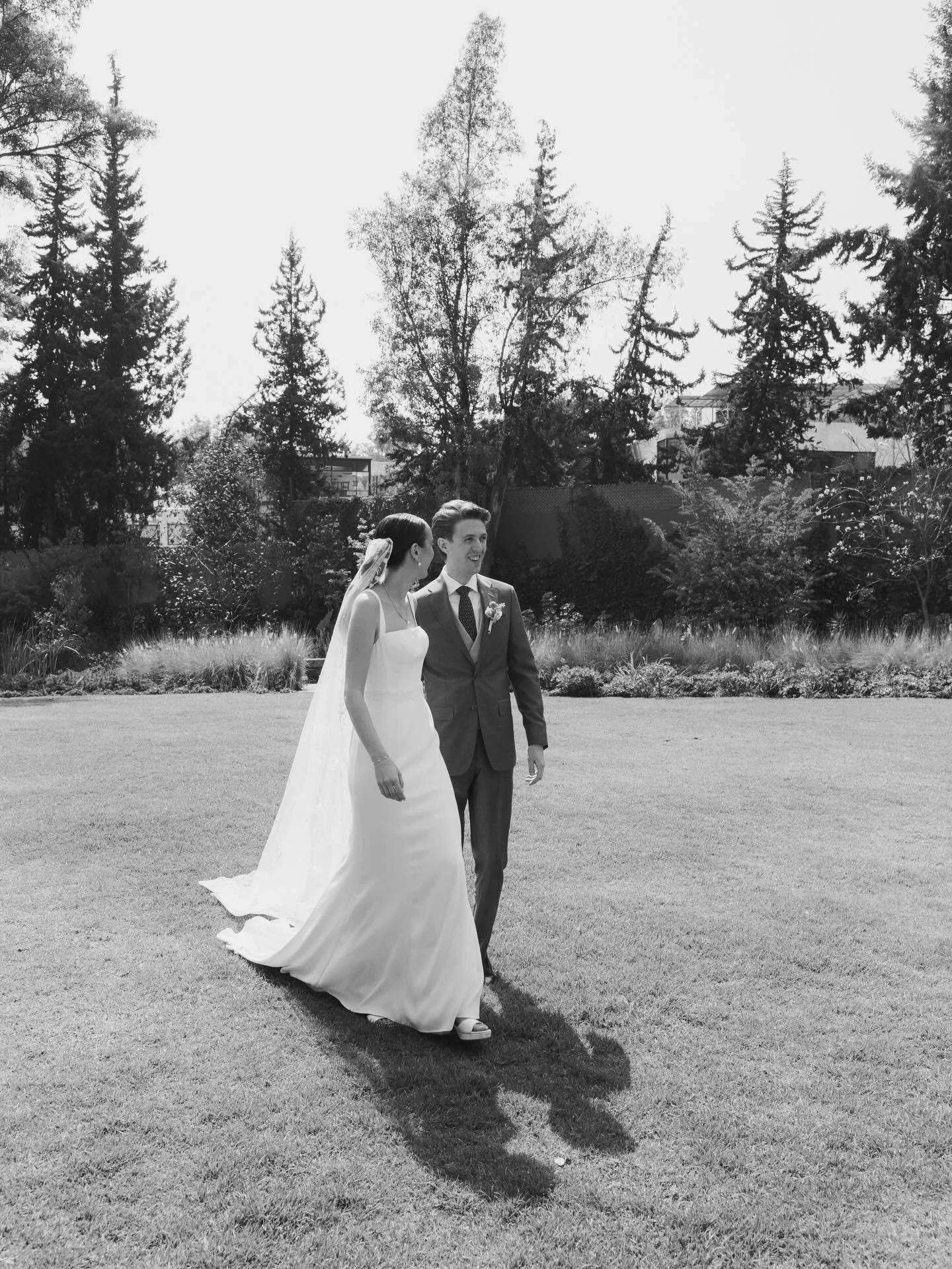 Sof &amp; Ben 
Dancing in the moonlight

#wedding#photo#natural#minimal#bodasmexico 

Wp @tremenda.events 
Venue @latextileramx