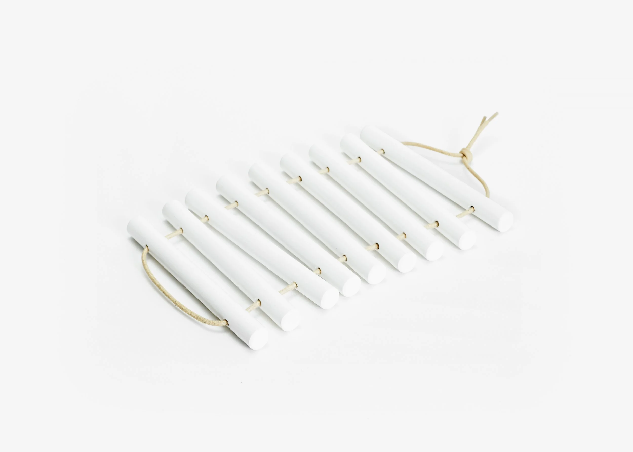 LittleBigTrivet-AREAWARE-BYAMTwhite-silo-02-ATTW.jpg