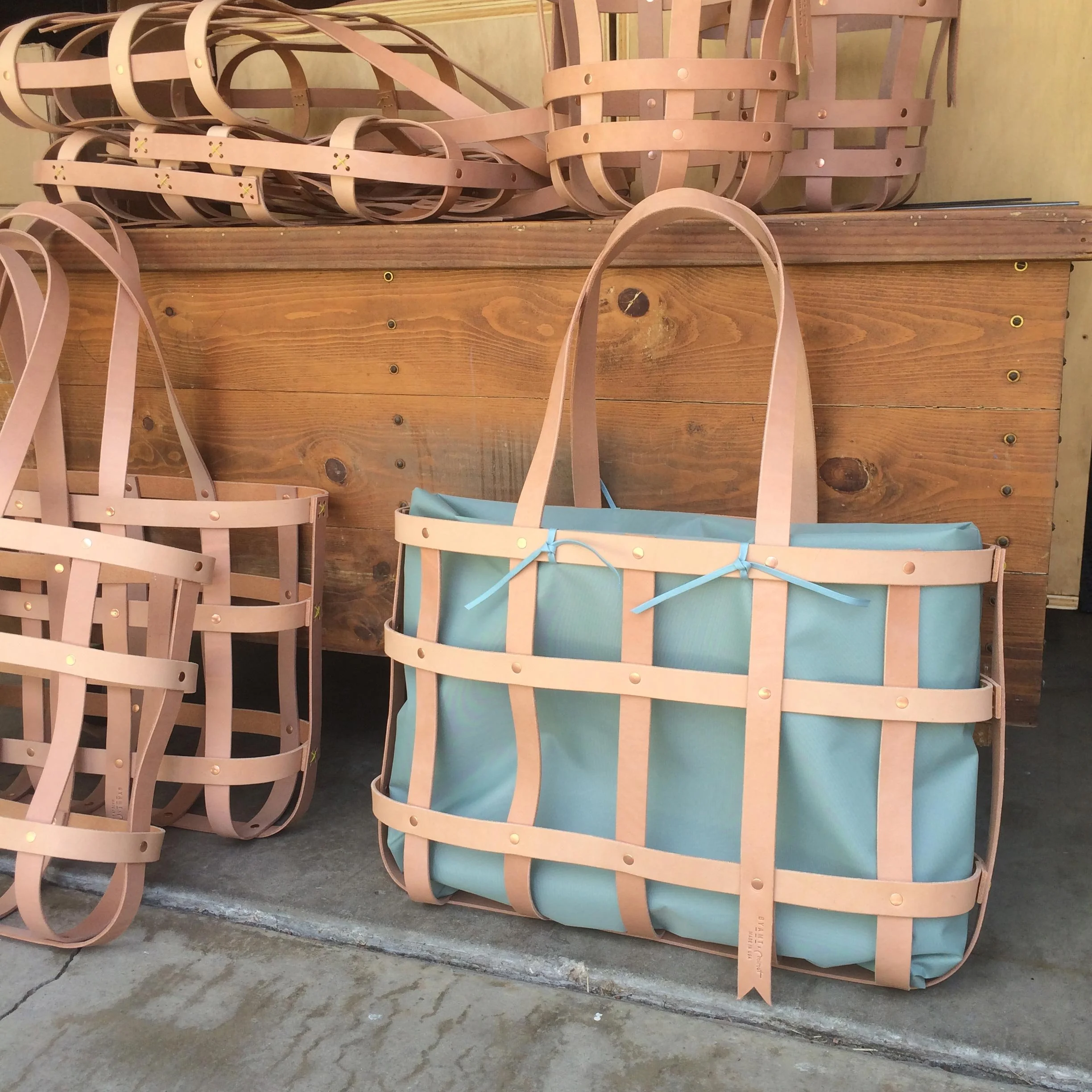 byAMT-Strap-XL-Tote-InSitu-MakingOf.jpg