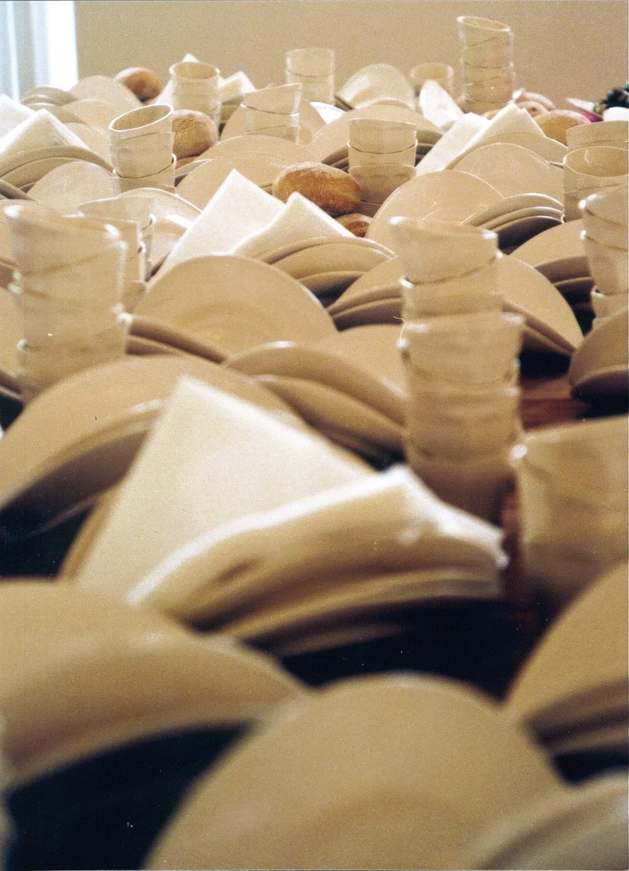 Hanful-of-Plates-byAMT-Milan-DesignAcademyEindhoven-PressLunch-April2000.jpg