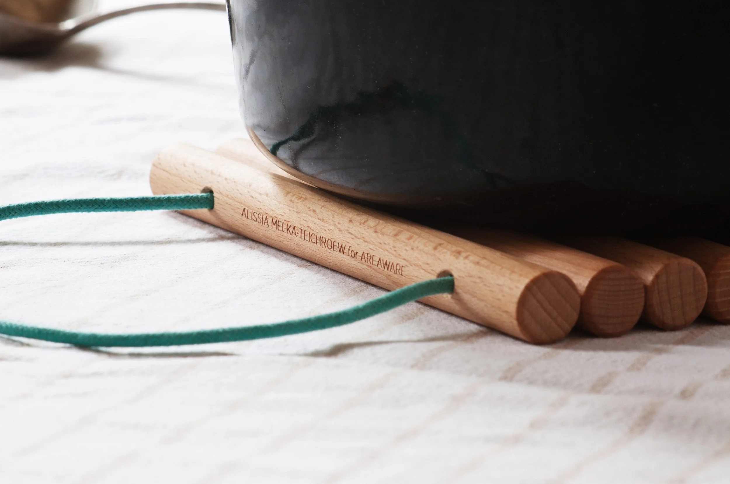 LittleBigTrivet-AREAWARE-BYAMT-44189_trivet-life-03.jpg