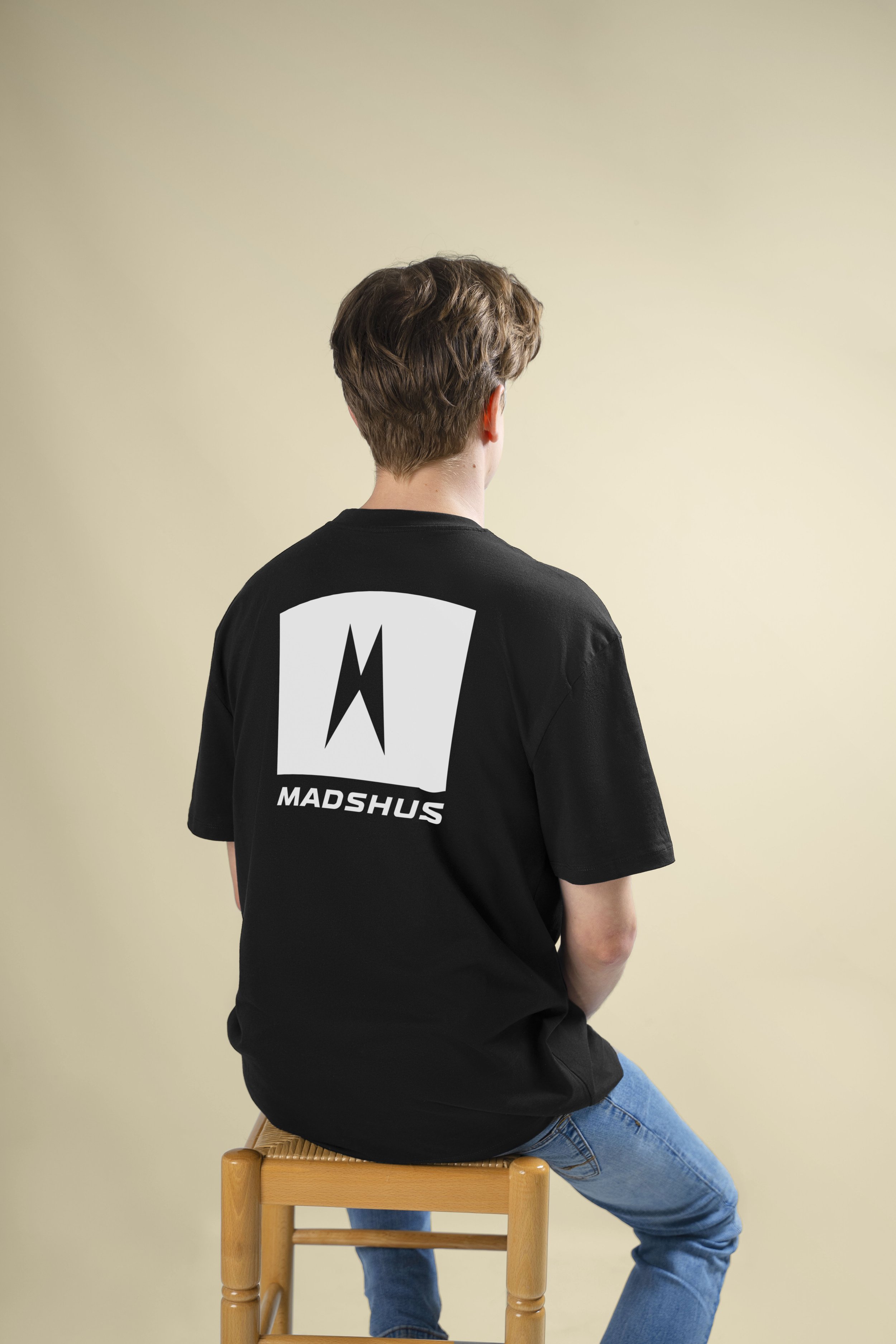 Madshus på sort Tee 2.jpg