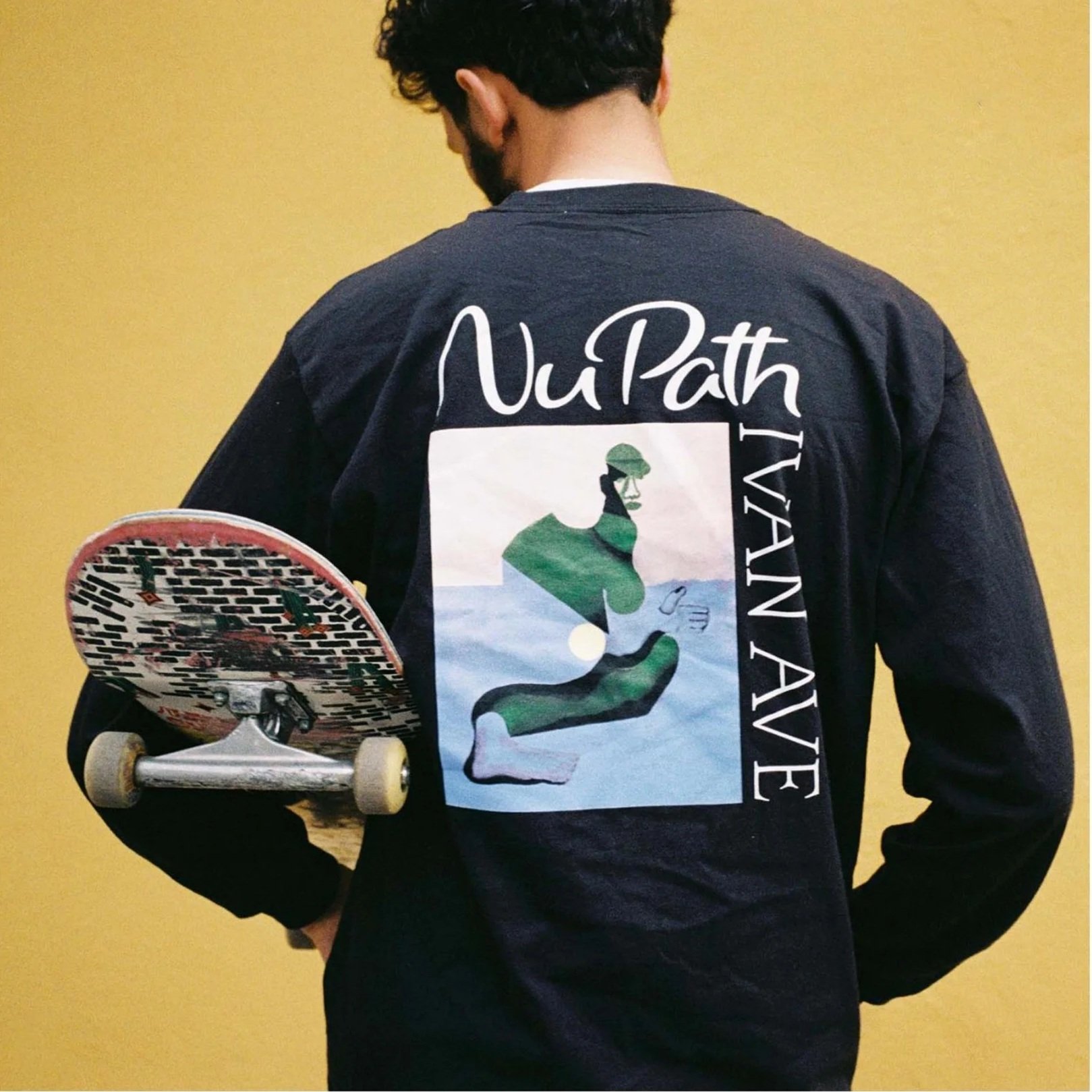 Nu+Path+Svart+Longsleeve+-+Back+Moe.jpg