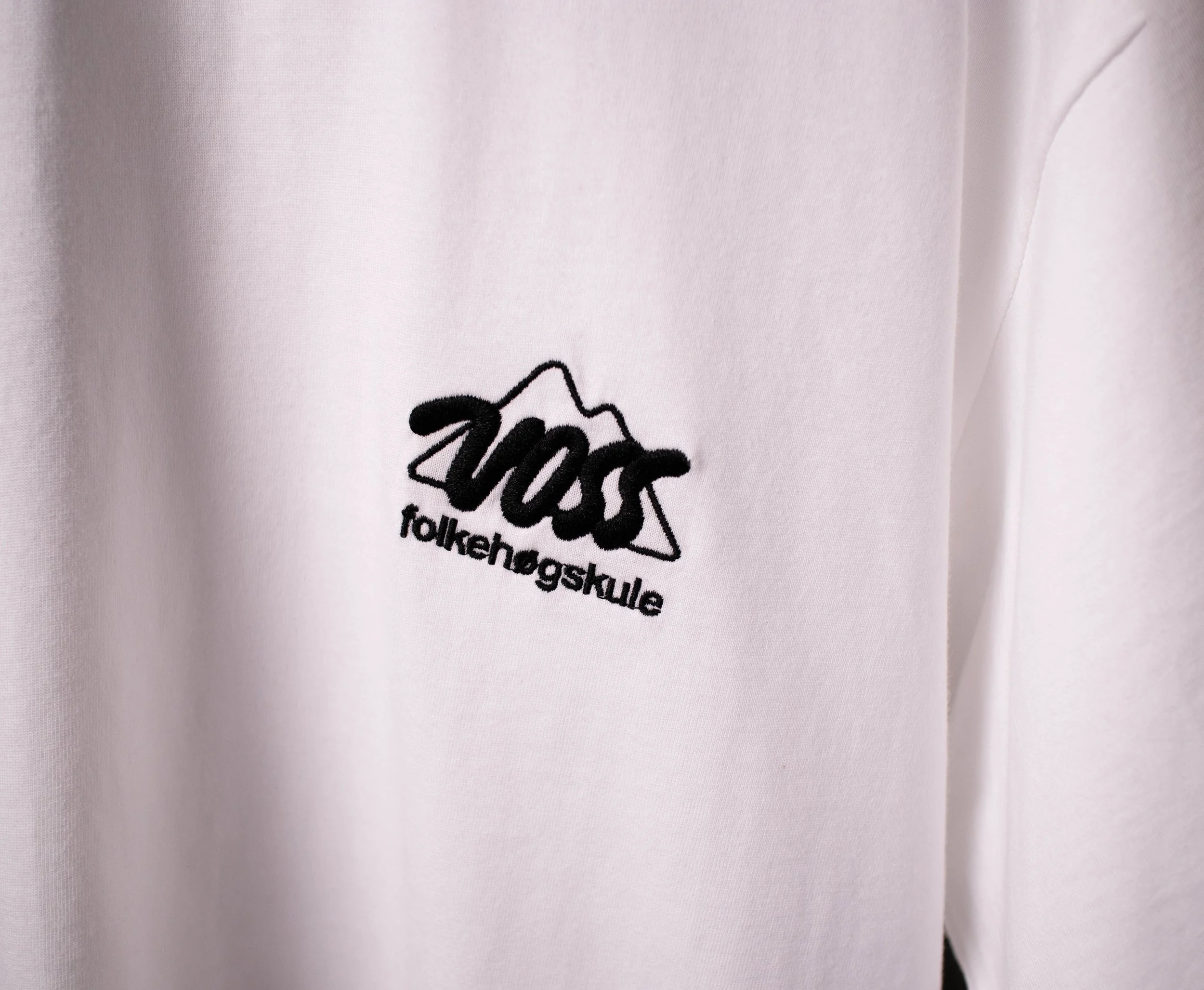 Tee Logo front.jpg