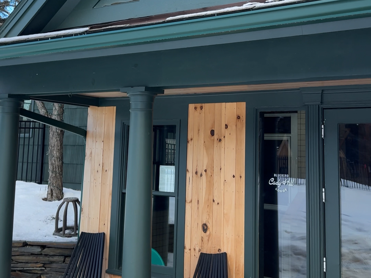 A Cozy Winter Stay at Bluebird Cady Hill Lodge