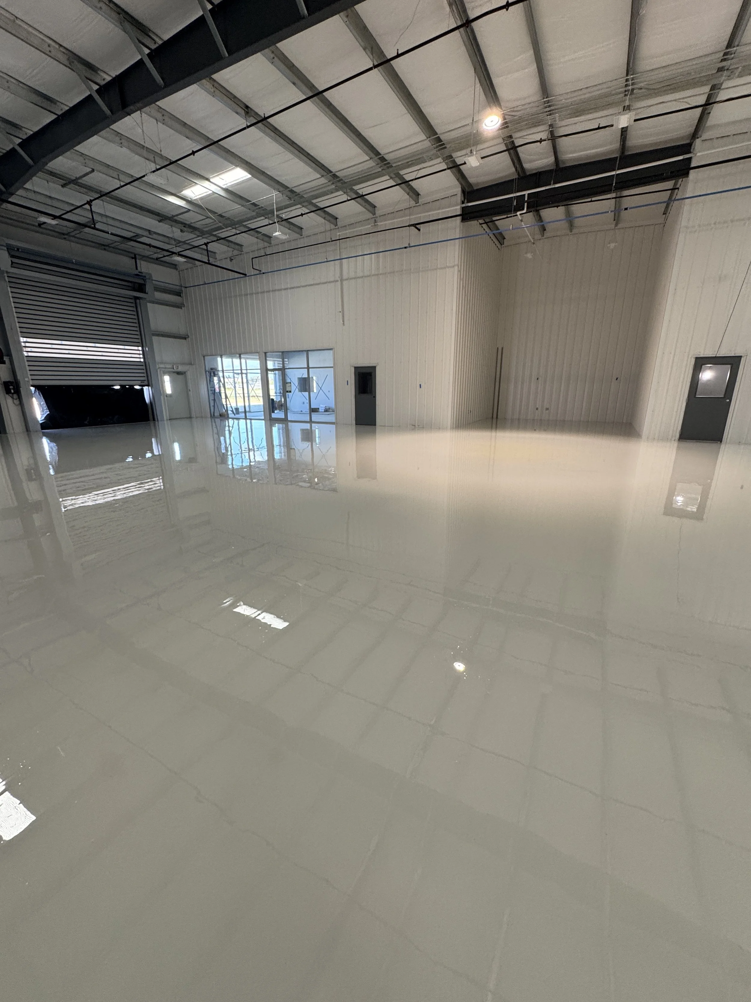 Glossy Solid Color Epoxy Flooring Glucksdat MS 