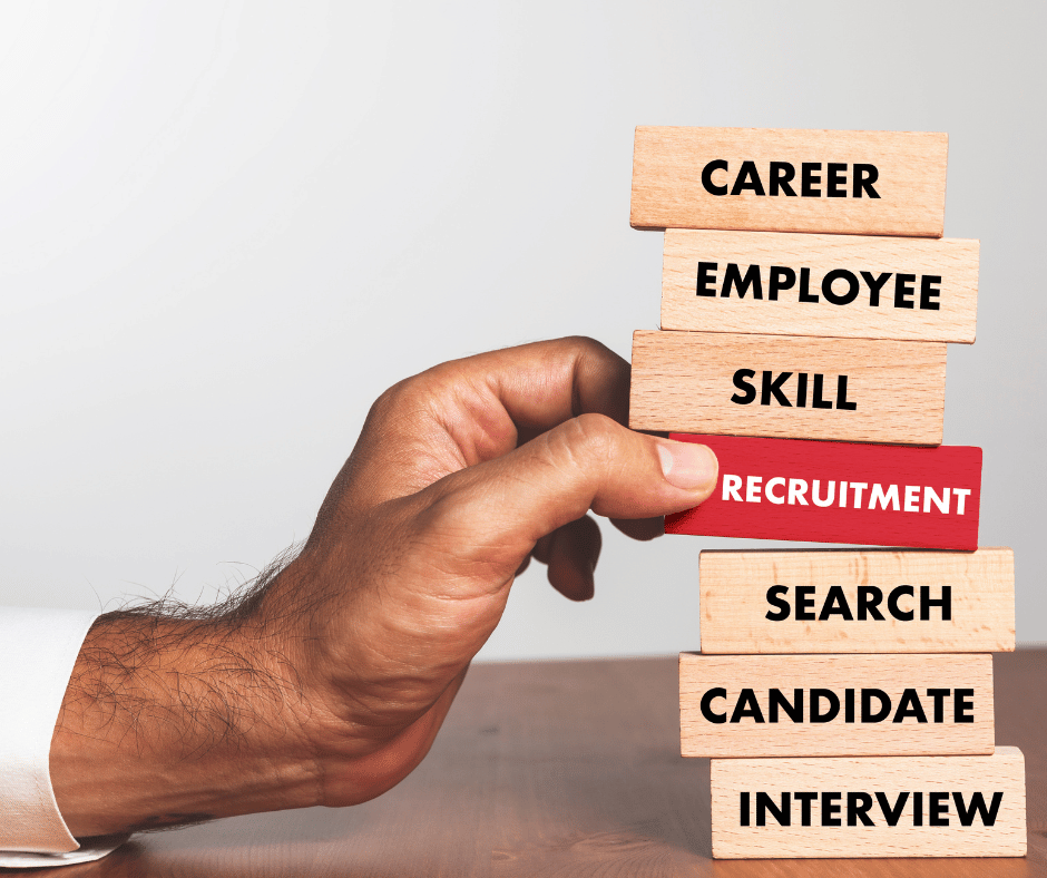 Concetto di recruiting online con parole chiave del processo di selezione e gestione risorse umane