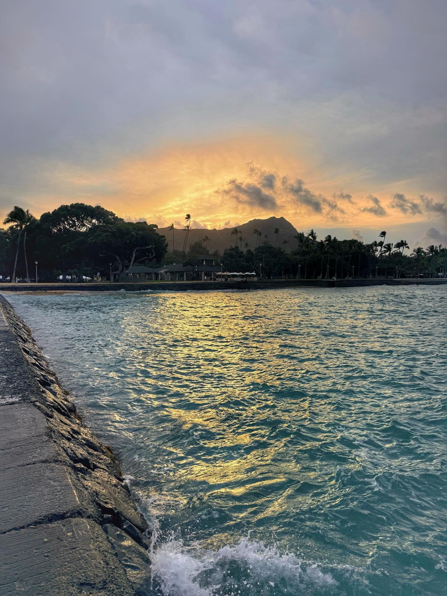 Day 6: Birthday Celebration

In true &ldquo;Dora the Explorer&rdquo; fashion (Shawn&rsquo;s nickname for me), I filled our last day in O&rsquo;Ahu with all the fun things to celebrate my 45th trip around the sun&hellip;

🌅🏃🏼&zwj;♀️ 4.5-mile sunris