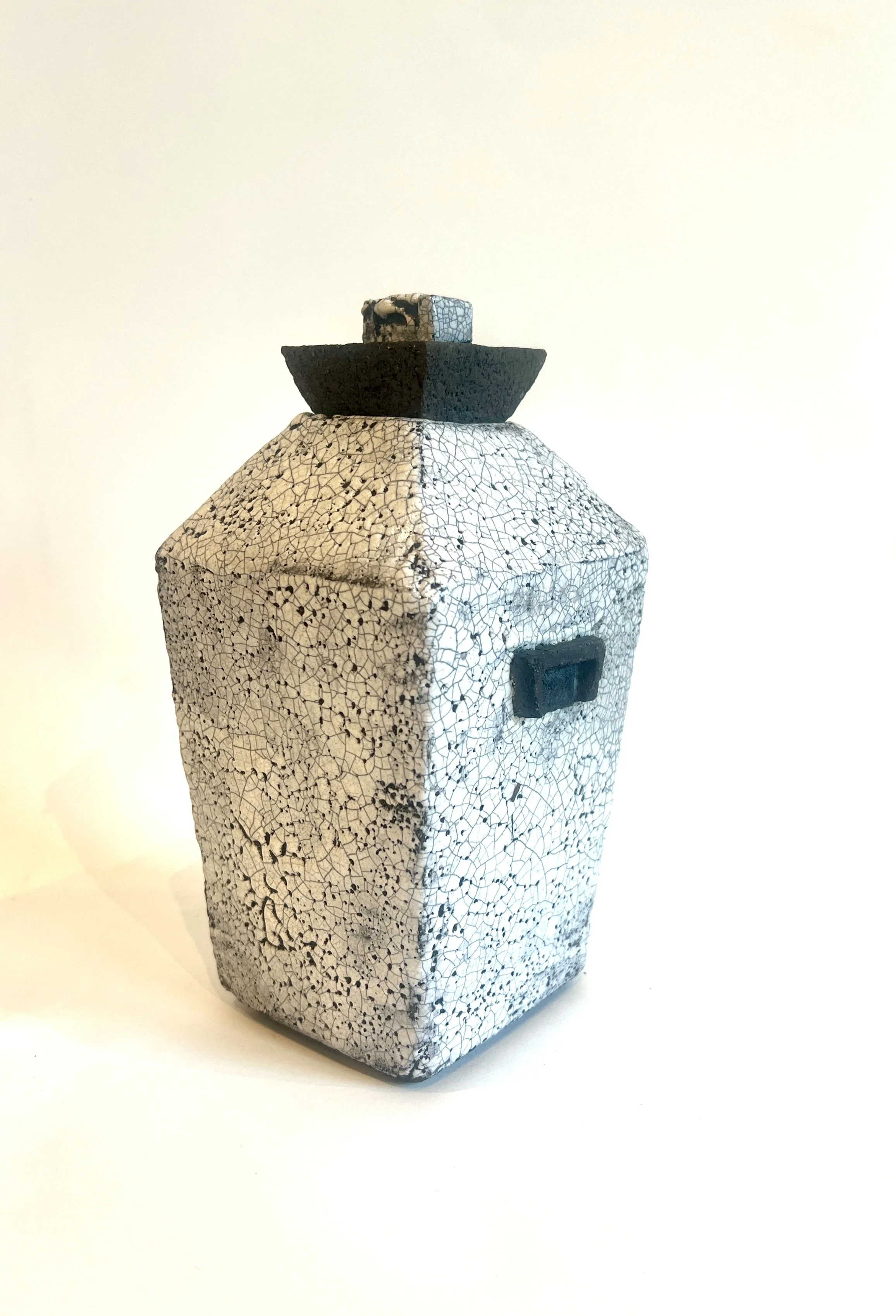 Square vessel with lid | Slab built | Raku | 10x10x21cm | 160cm