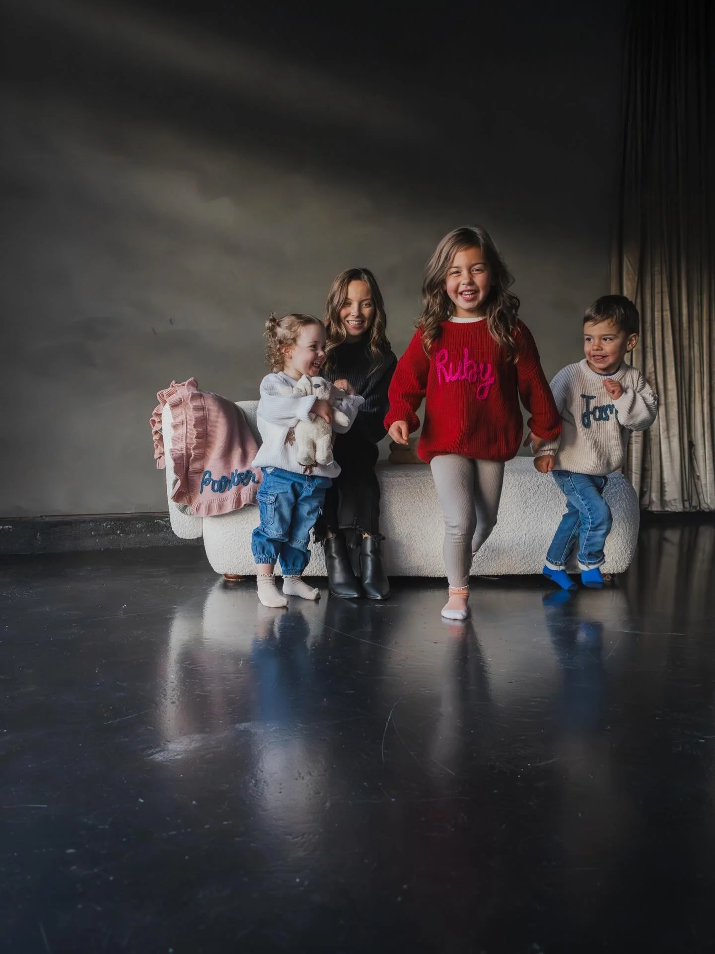 How cute are these photos? This branding shoot for @cozy.threadsco was everything and more. The models were adorable and @cozy.threadsco designs are amazing.