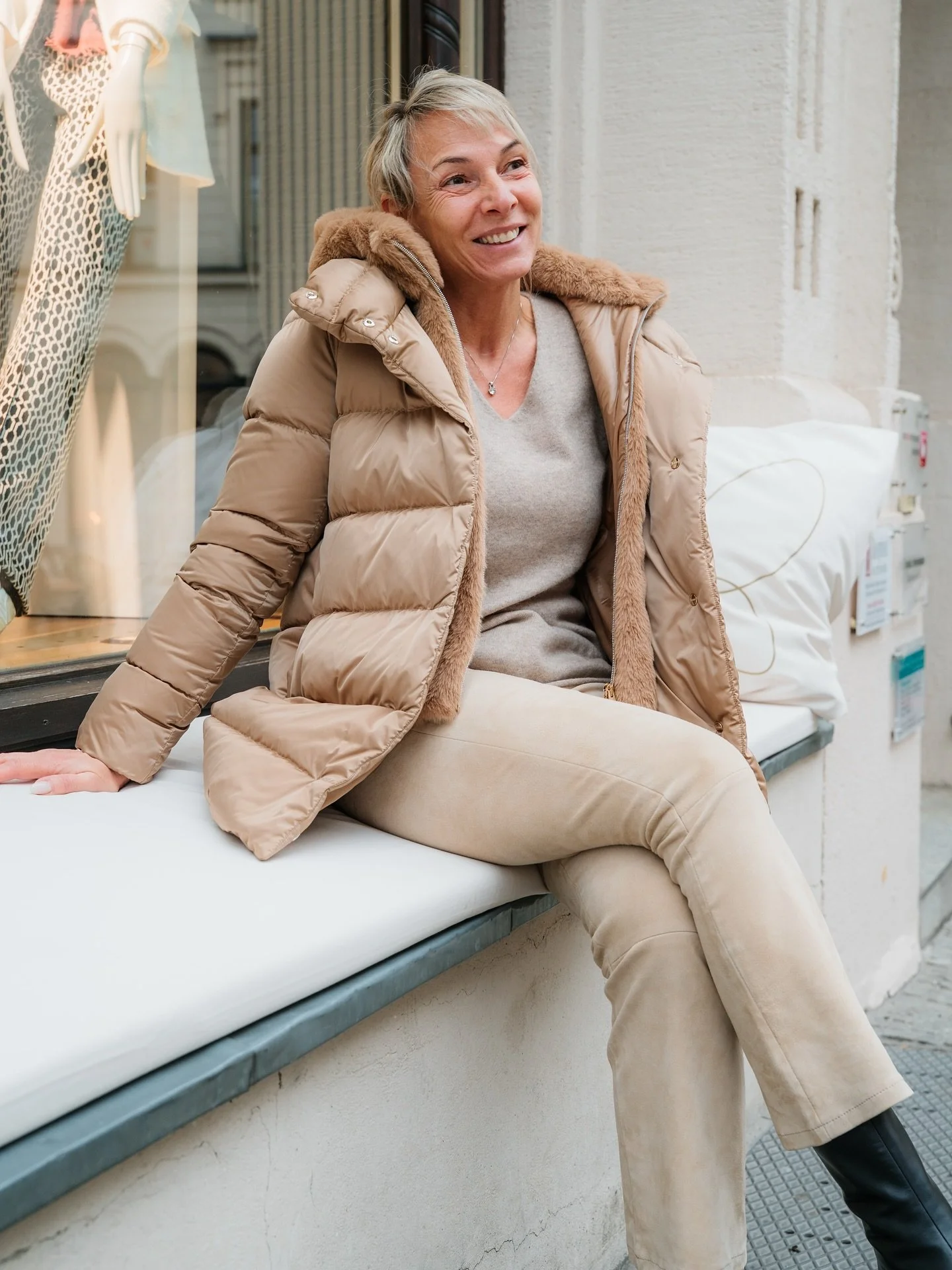 Die neue Jackensaison ist da! 🧸
Warme Materialien, sch&ouml;ne Farben und Schnitte, die einfach passen.
Ob sportlich, elegant oder beides &ndash; bei uns findet ihr eure Lieblingsjacke f&uuml;r die k&uuml;hleren Tage.

Jetzt in der Boutique oder Onl
