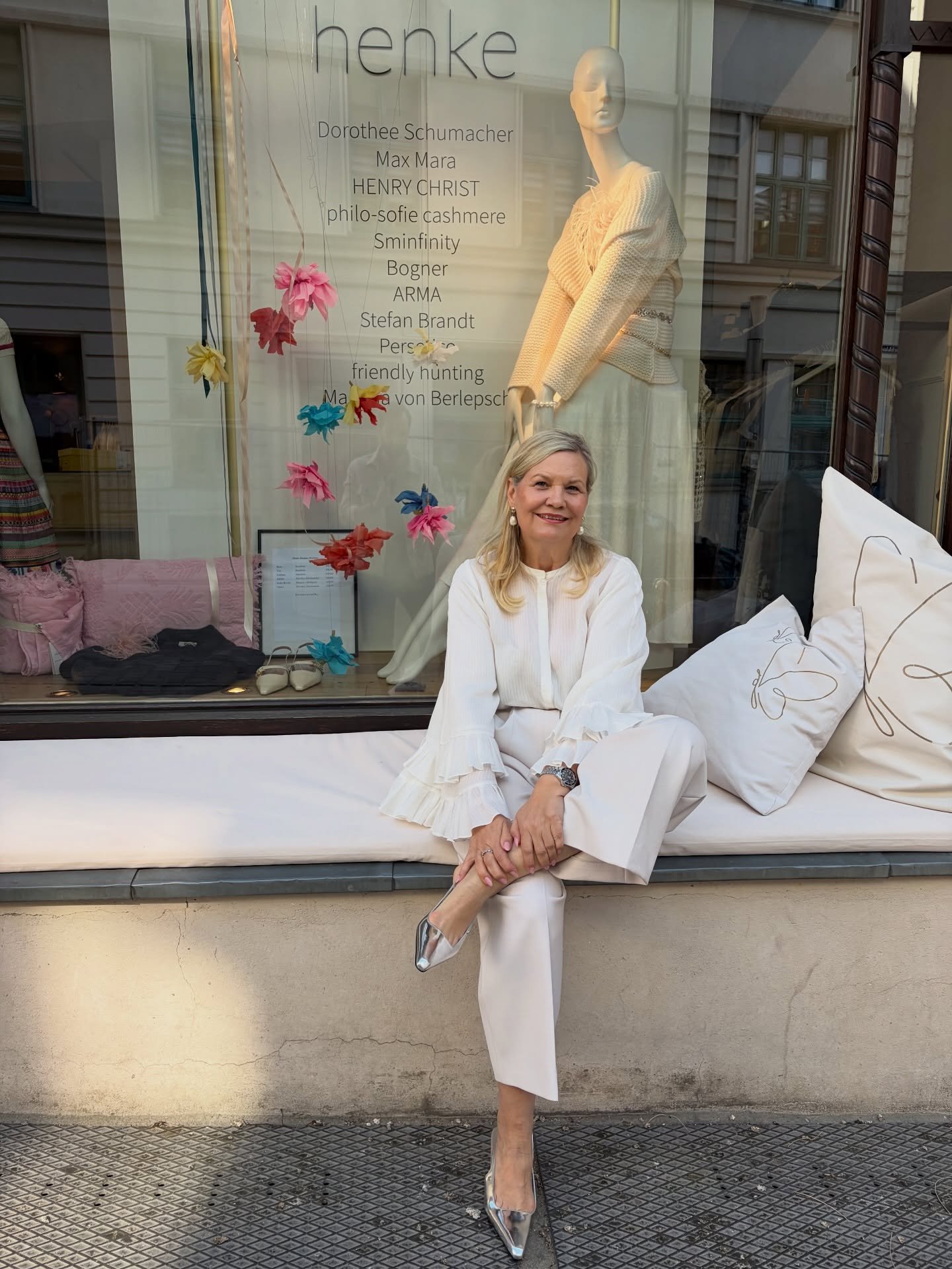 Leute mit @dorotheeschumacher subtle shine wedge #henke #henkeschwerin #shopping luxuryfashion #trend #businessmindset