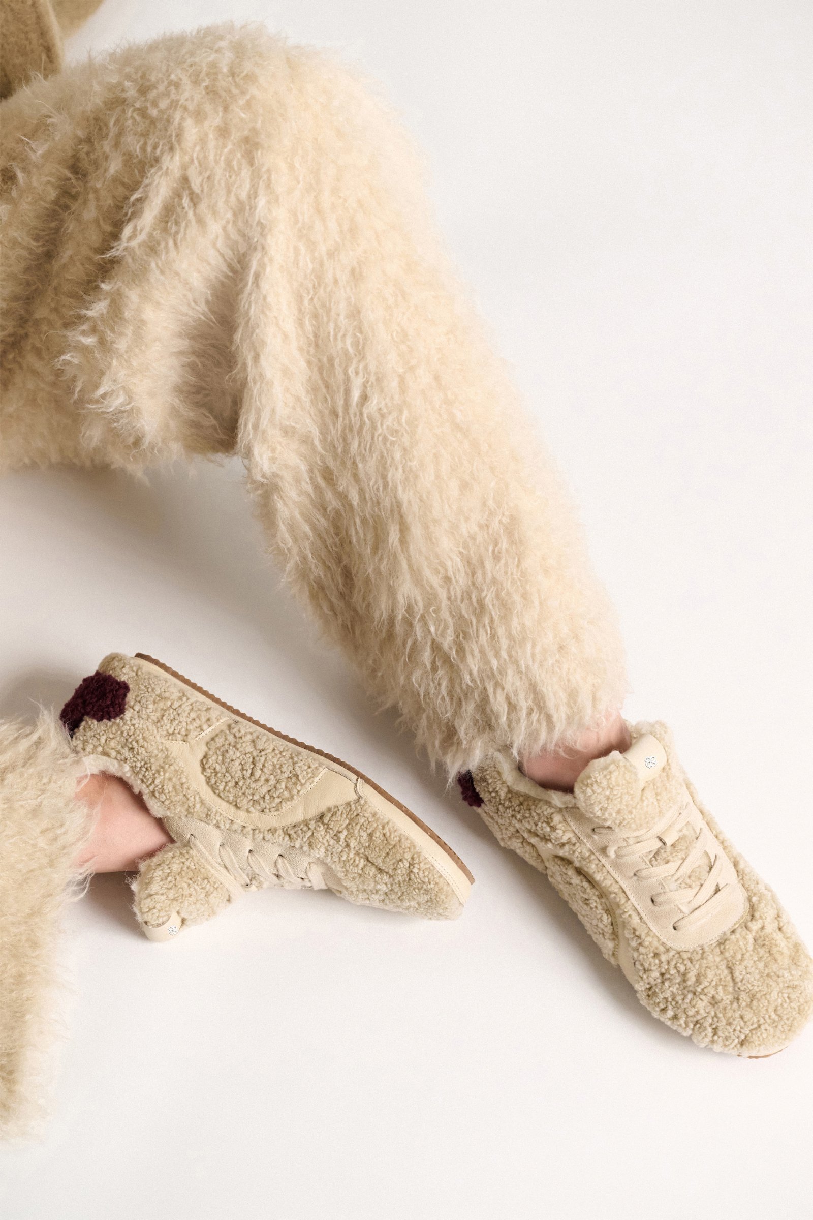 DOROTHEE SCHUMACHER | SPORTY SHEARLING Sneaker aus Lammfell – Cream