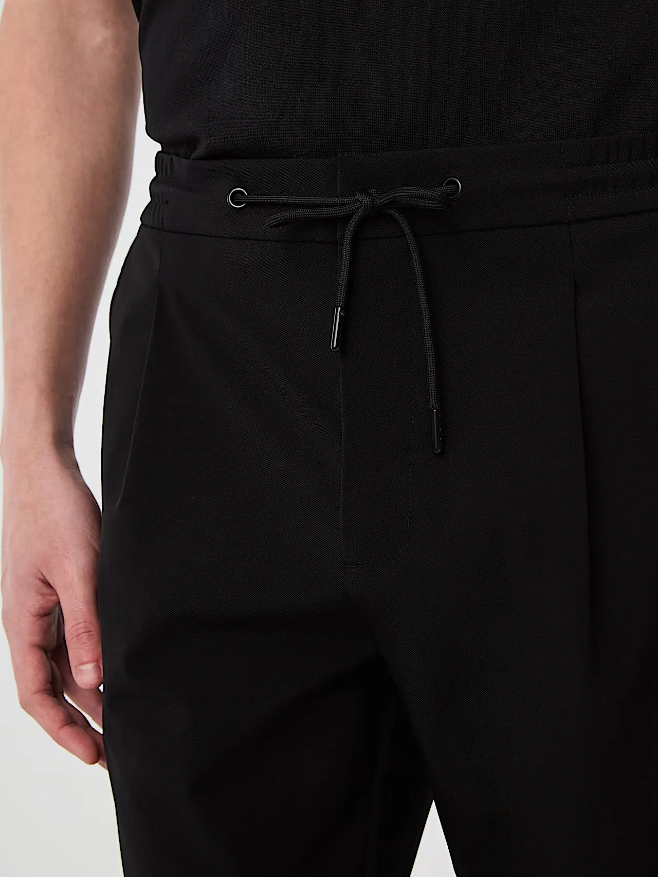 AlphaTauri | Stretch-Hose PAVRE mit Bundfalten – Black