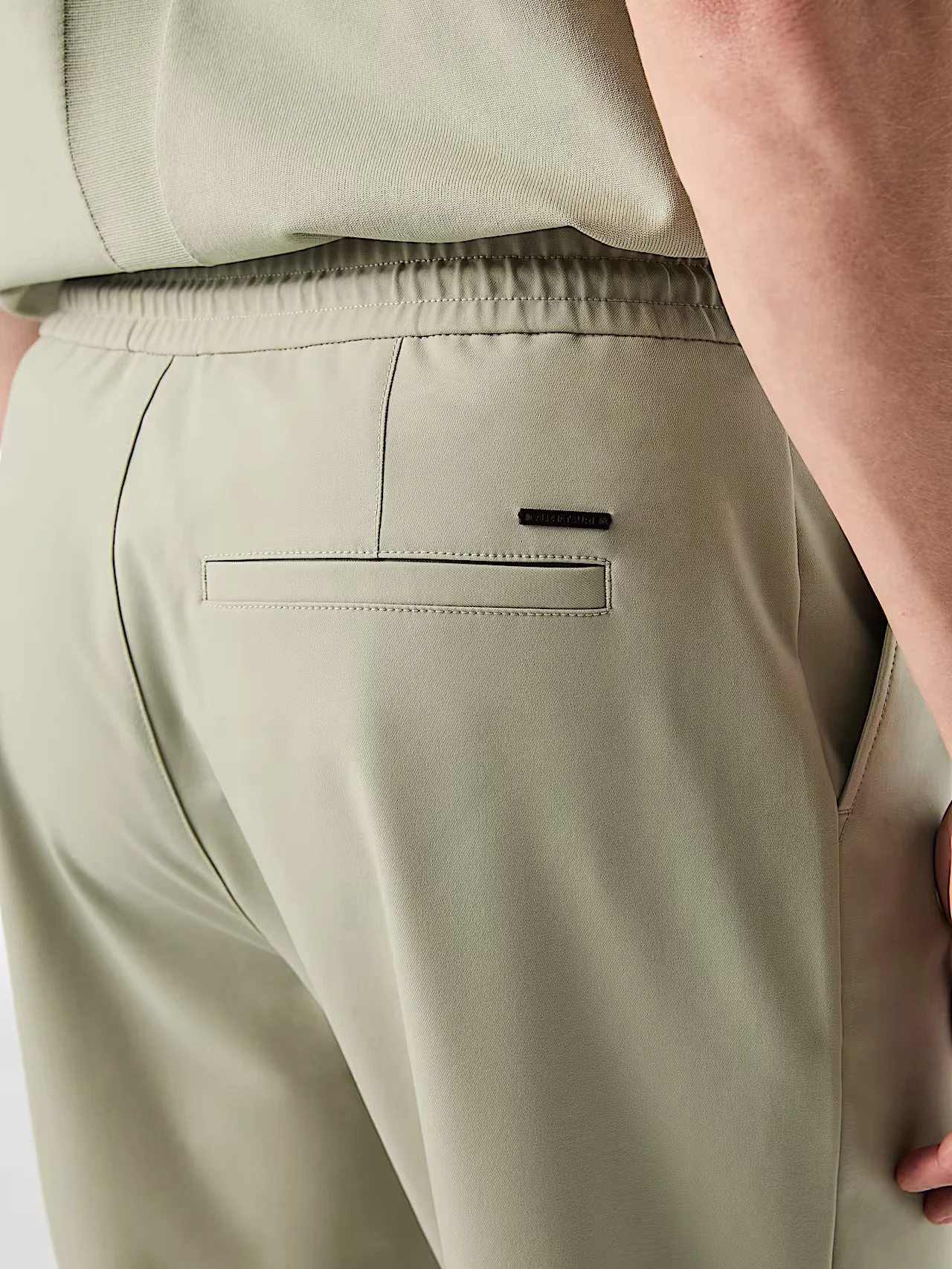 AlphaTauri | Stretch-Hose mit Bundfalten – Dark Sage