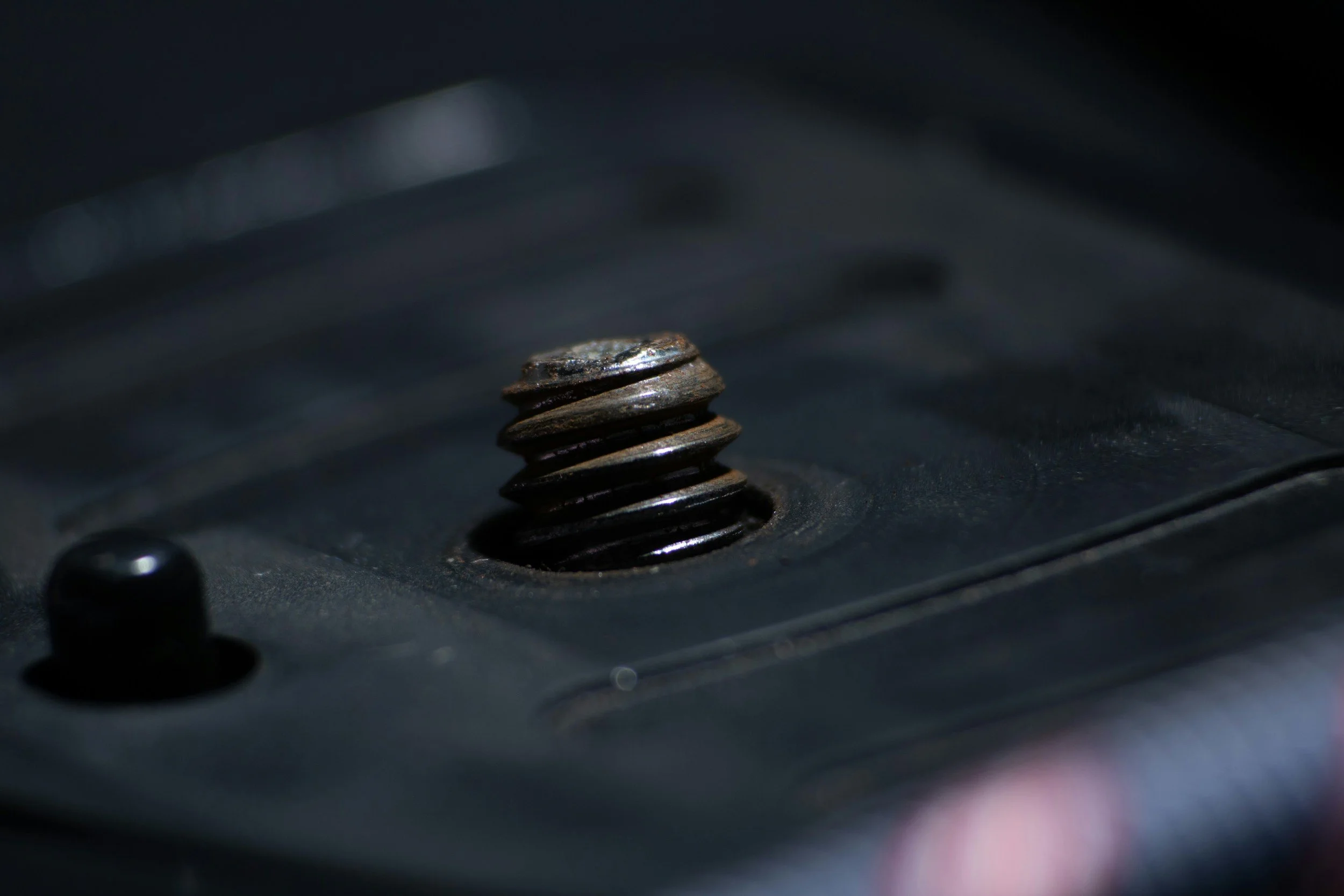 What Are Screws That Go Through Metal? Try These Ones!