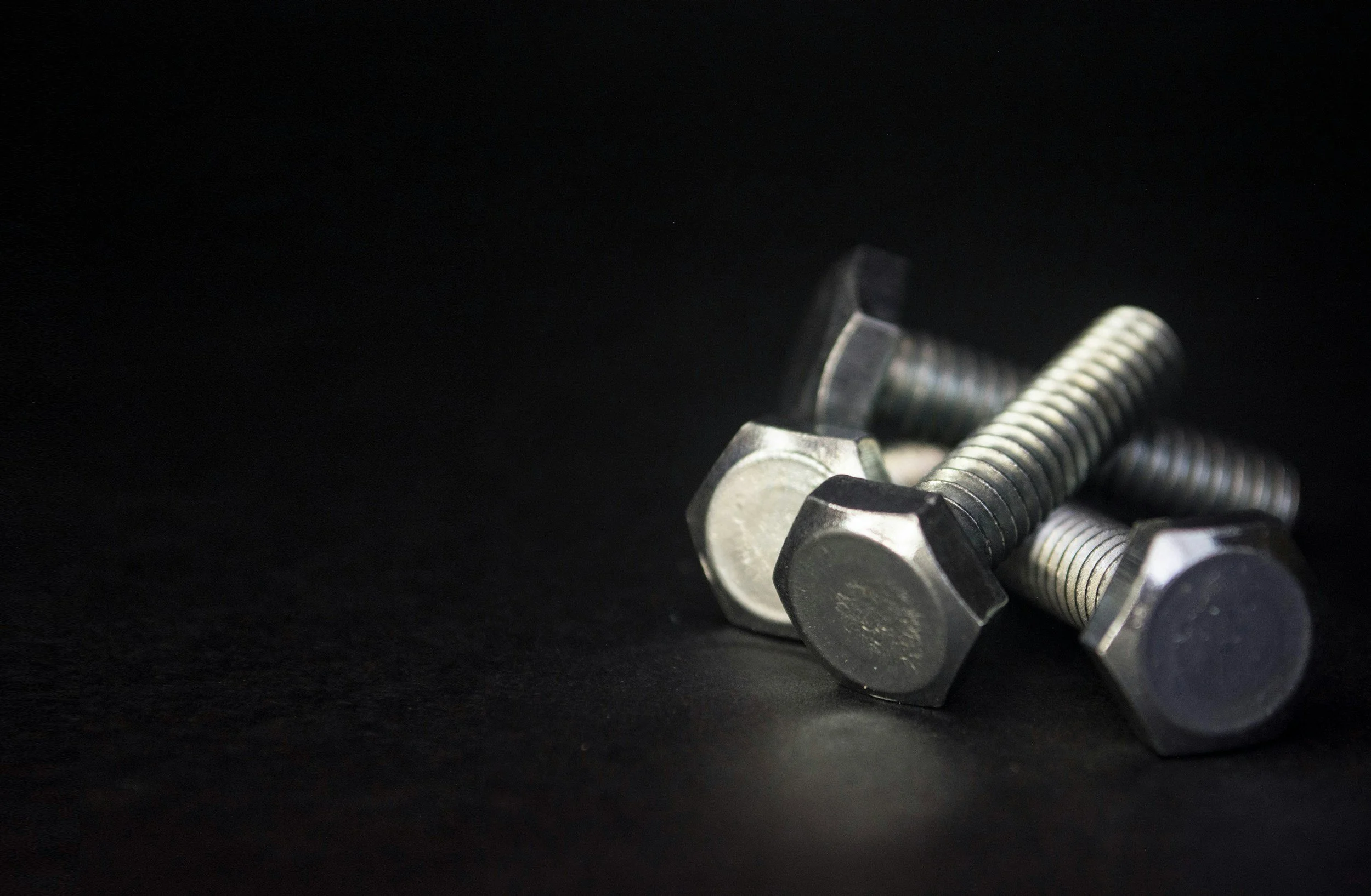 Zinc vs Stainless Steel Screws: Which Fastener Holds Up?