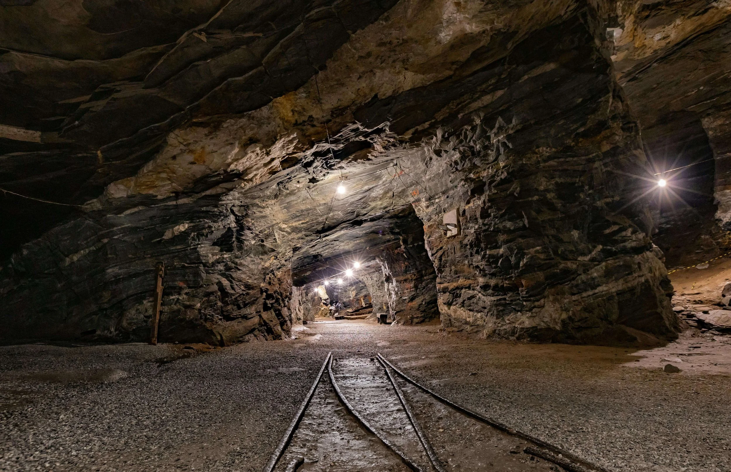 underground-mining-tunnel-supplies-d-and-t-enterprises.jpg