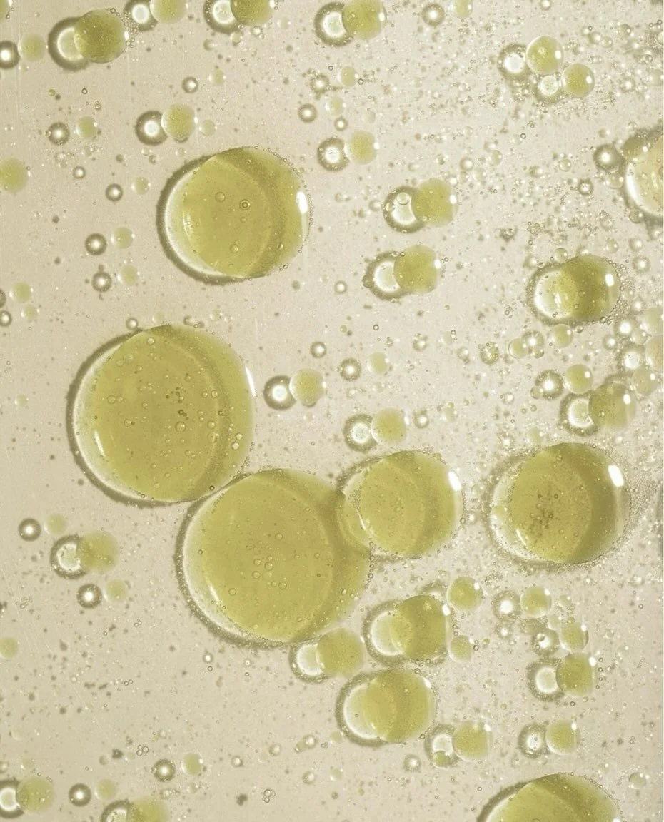 My new favorite plant oil, Hemp Seed.  Alone or layered over moisturizer this oil absorbs lightening fast and leaves my skin glowing for hours. Plus I&rsquo;m crushing hard on the green hue. 💚

Studies show Hemp Seed Oil is anti-inflammatory, antimi