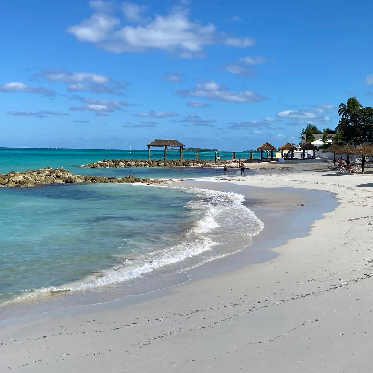 💎🇧🇸 ROYAL BAHAMIAN SANDALS ALL-INCLUSIVE🇧🇸💎
When it comes to luxury, Sandals Royal Bahamian doesn&rsquo;t just deliver&mdash;it spoils you. And with Yutu Travel planning every detail, this island escape was nothing short of royalty-level romanc