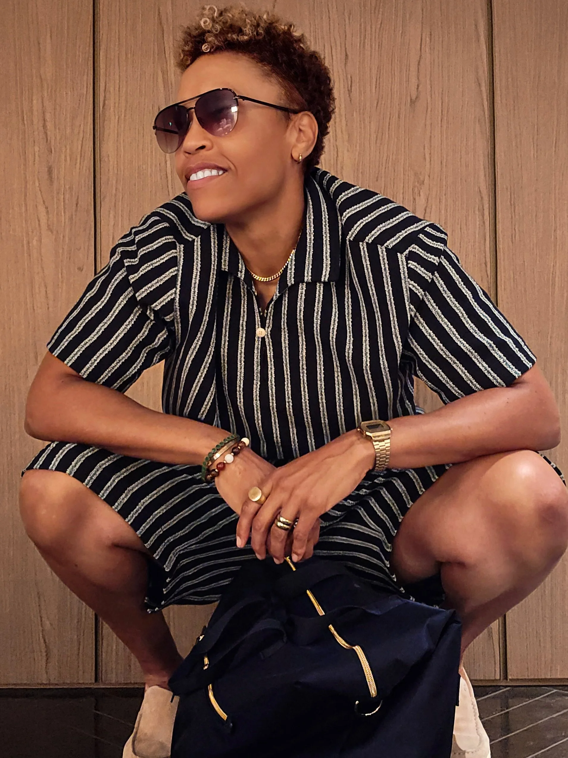 Fits before flags with Desiree Abrams 🏆🚩

Stripes are her uniform on game day. Week 5 of the college season, she&rsquo;s wearing the off-duty kind. Same pattern, her take.

Here&rsquo;s the play:

1. The set. Matching polo and shorts in a blue and 