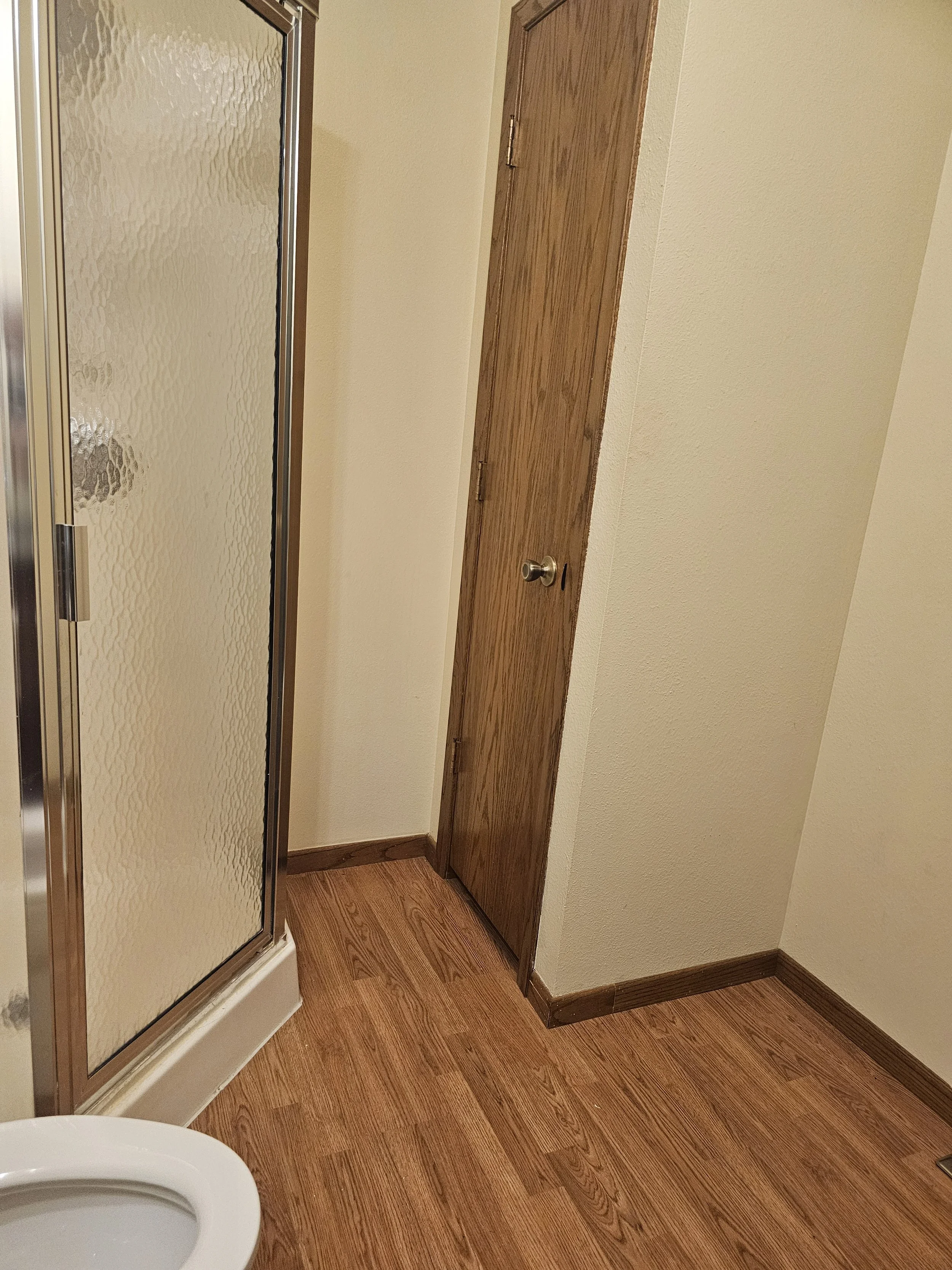 PICTURE BATH CLOSET.jpg