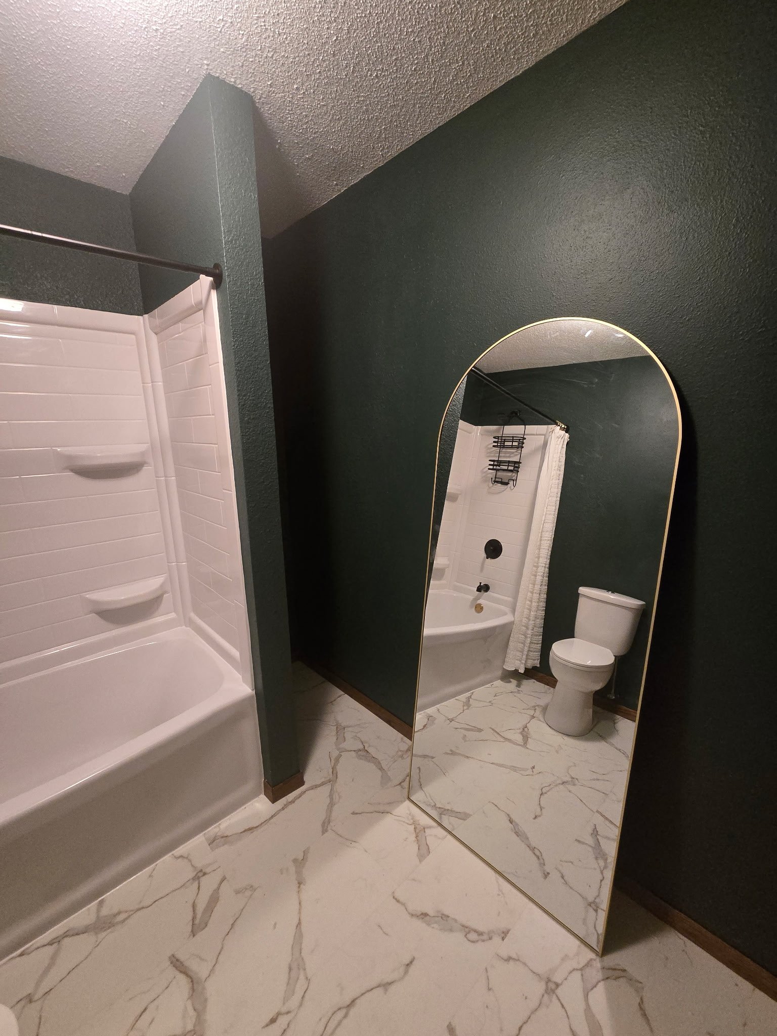 PICTURE BATH WALL.jpg