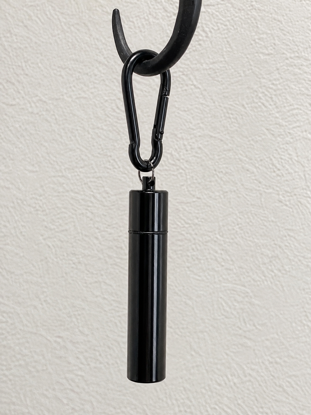 Hide'N Go™ Carrier with Carabiner for scent work and nose work, holds up to four nano hides or prepared odor straws for dog scent training.