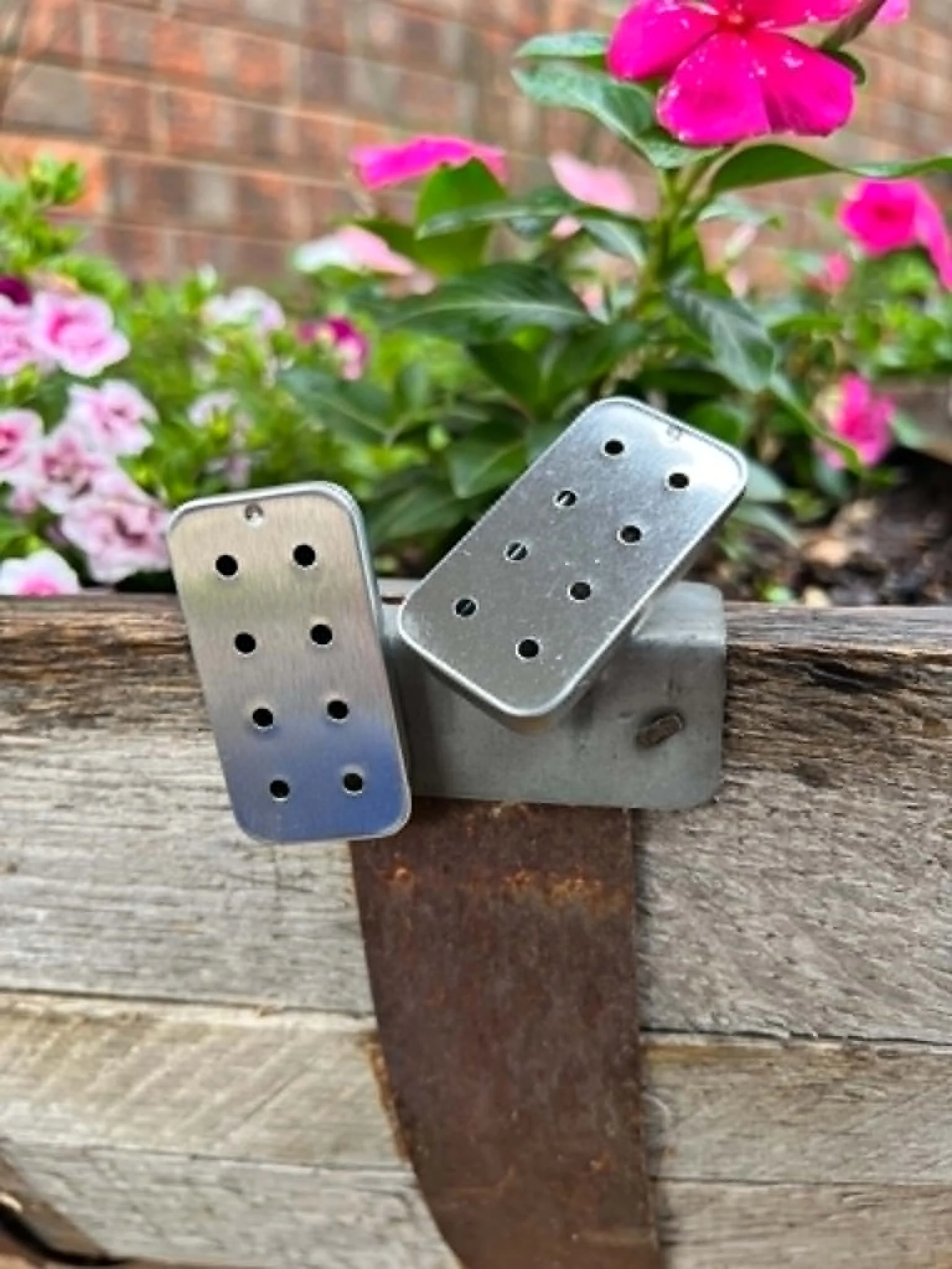 Silver Eight-Hole Slider Tin with Ultra Magnet