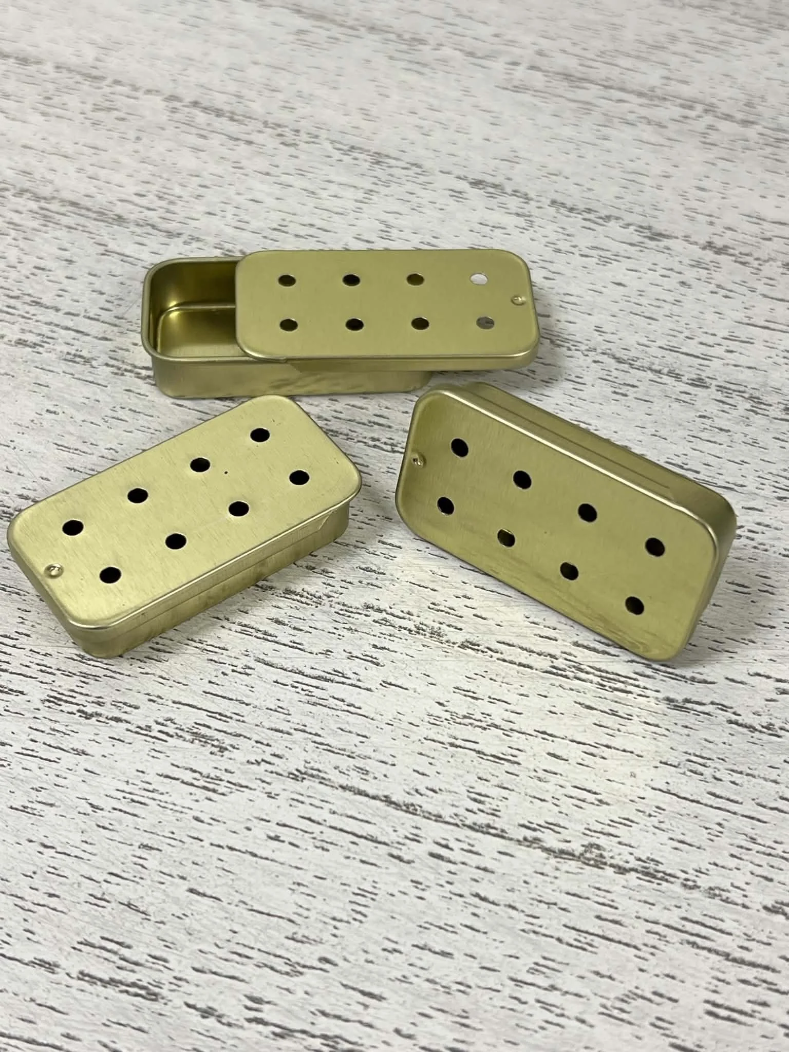 Eight-Hole Slider Tin (Gold)