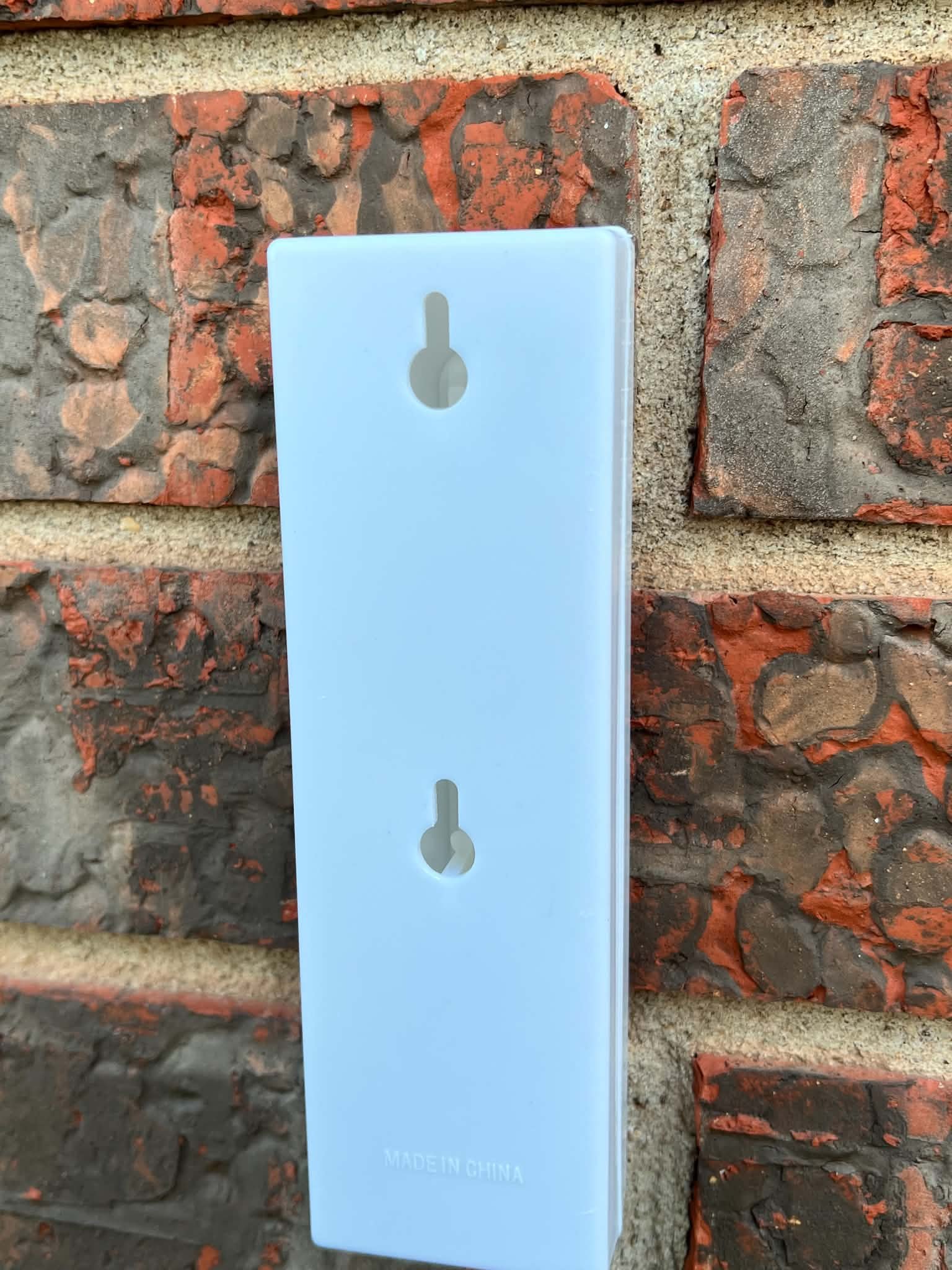 Elevated odor hide for scent work and nose work using an everyday wall thermometer
