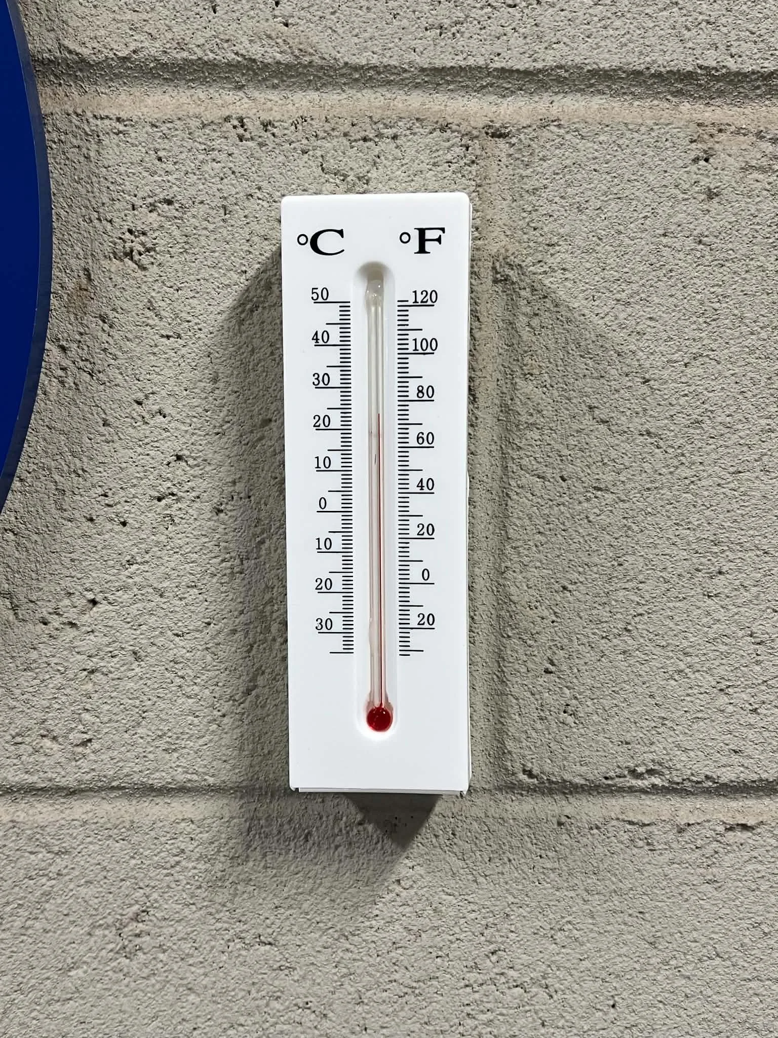 Scent detection training with a real thermometer used as an elevated hide