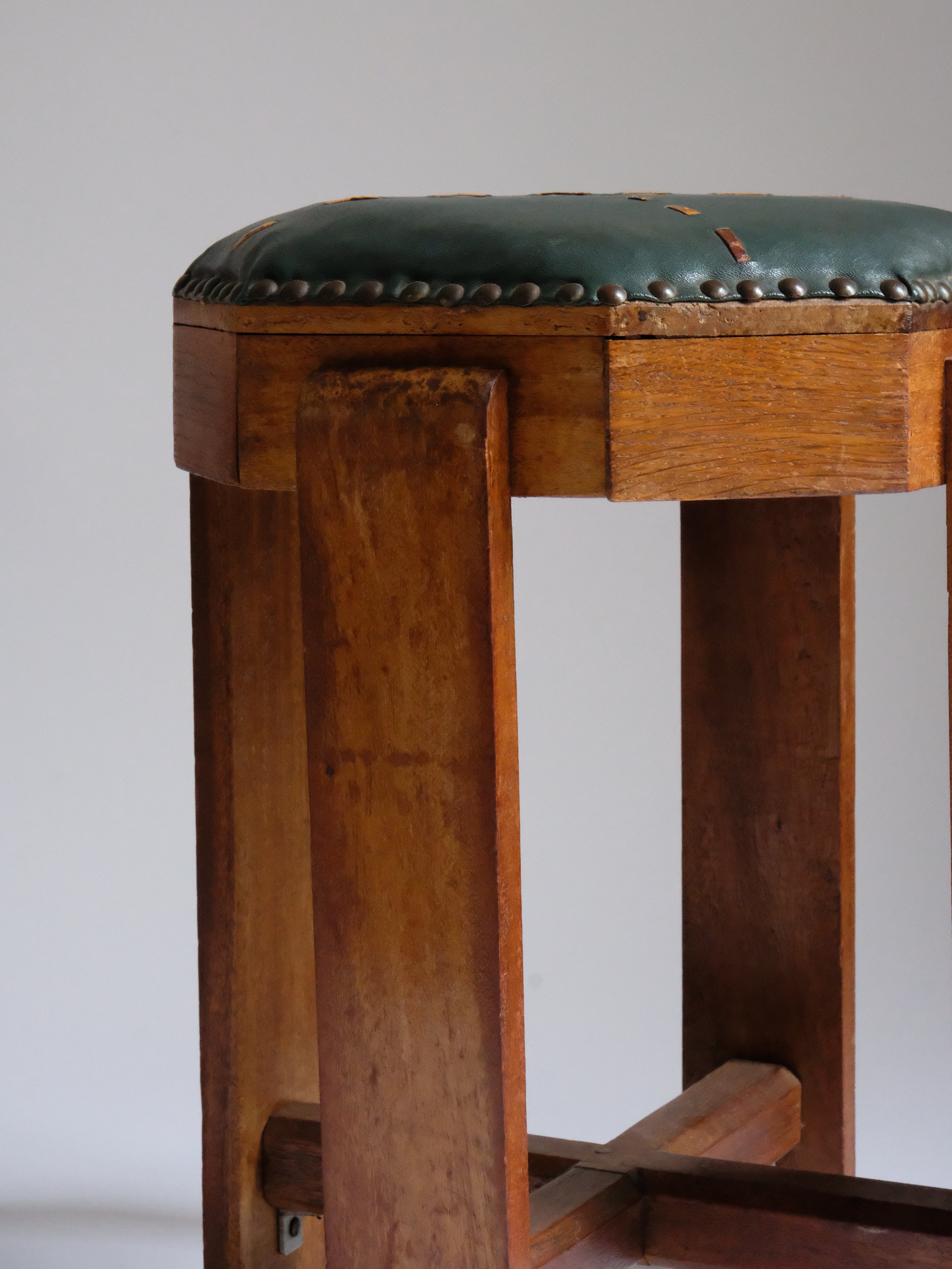 Stool 1.jpg