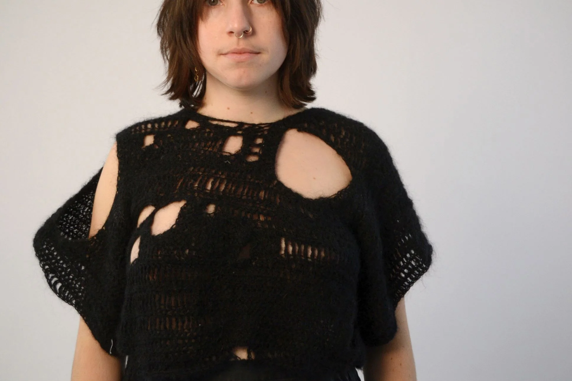 Holding On
Mohair yarn, 2023