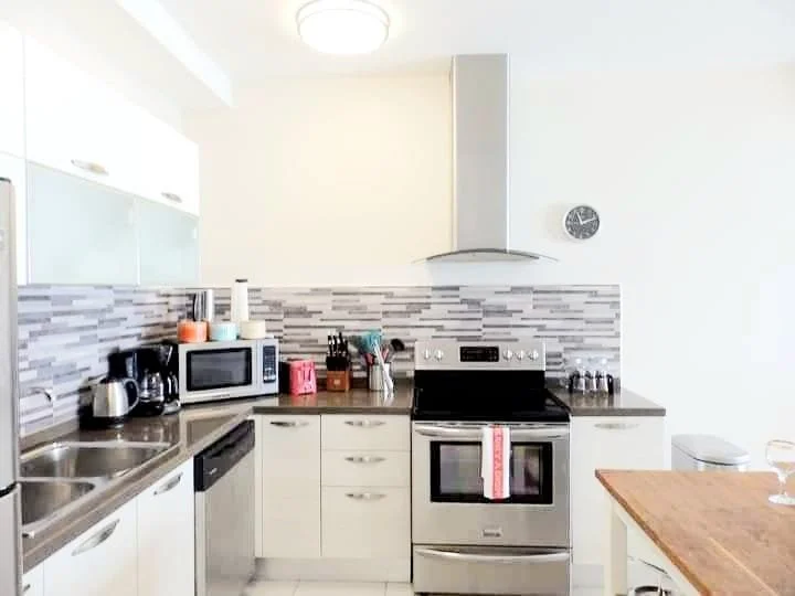Equipped kitchen with an island