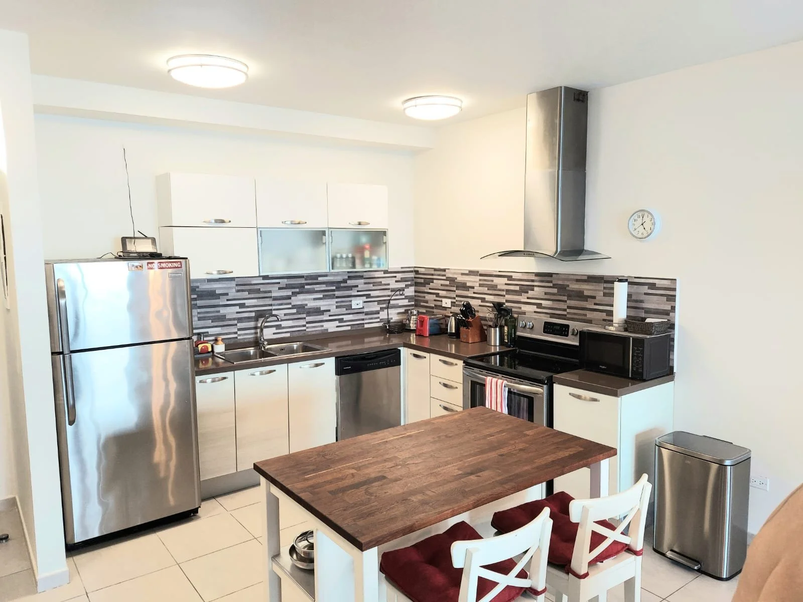 A full view of the kitchen