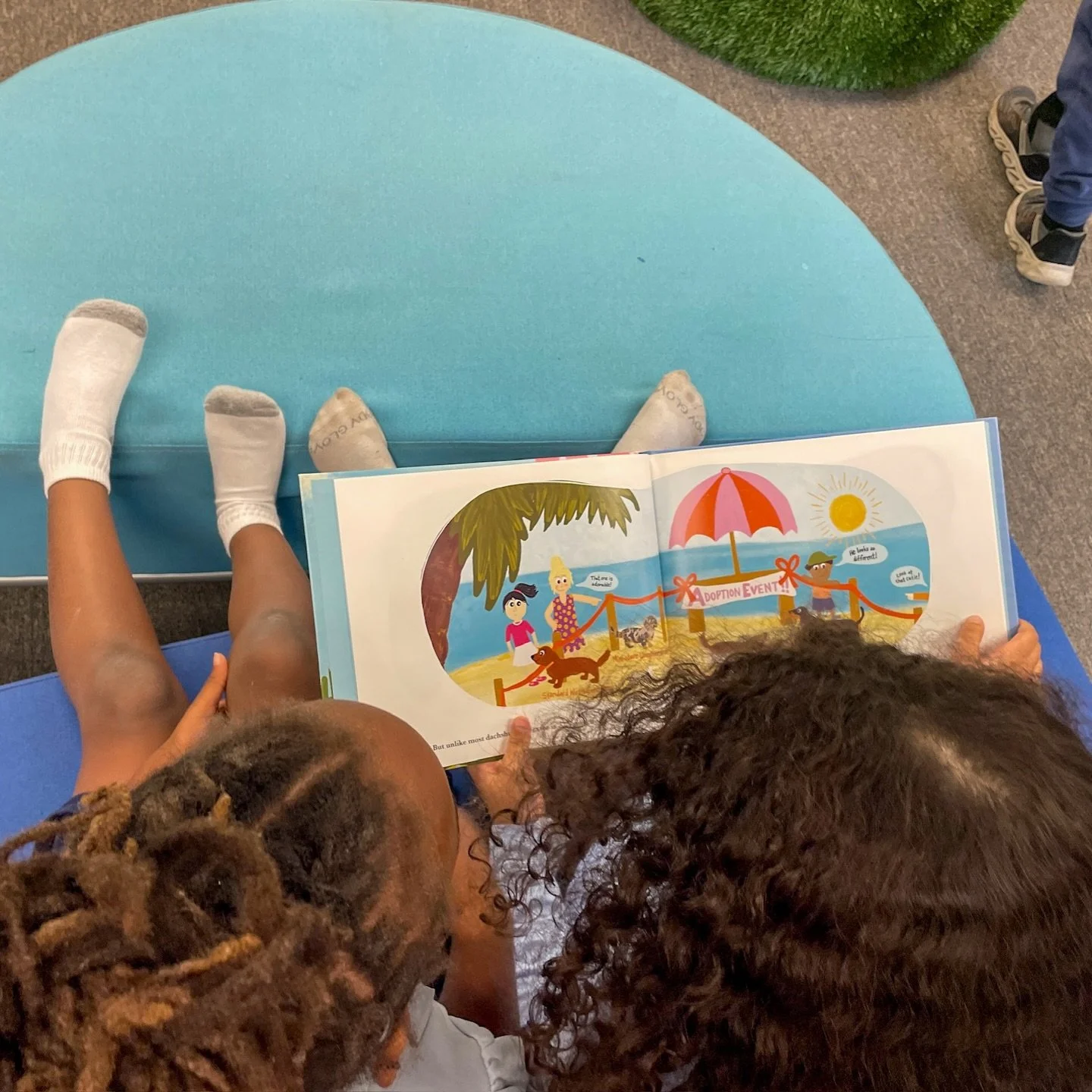 Yesterday, Dexter the Dachshund had its first story time and author Q&amp;A with a very inquisitive group of readers! 📓

Students at the Chesapeake Charter School have been anxiously awaiting the arrival of Dexter. 🏫🐾🎾

Thank you Ms. Tepel for sh
