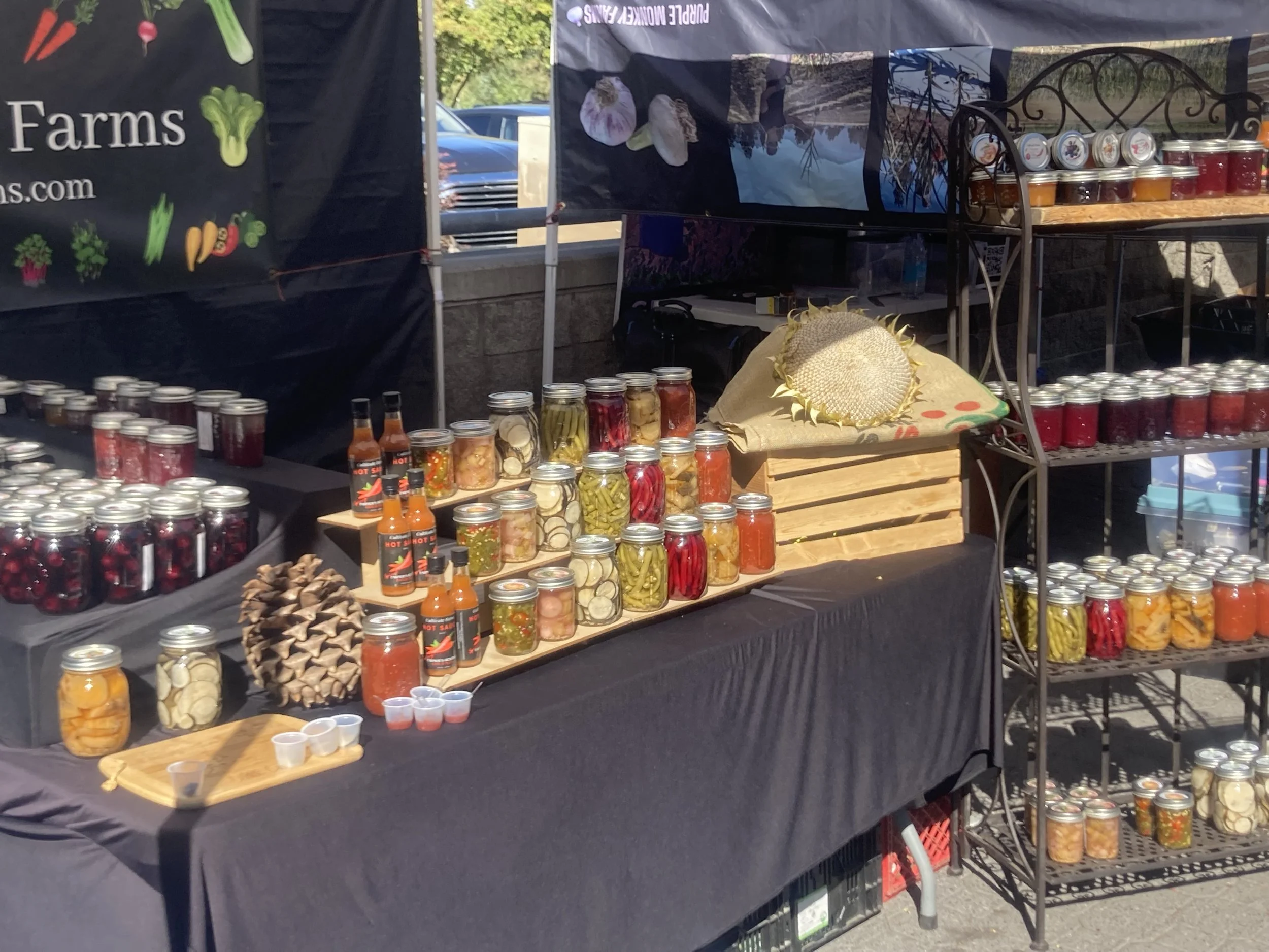 Picture of canned foods in farmers market display